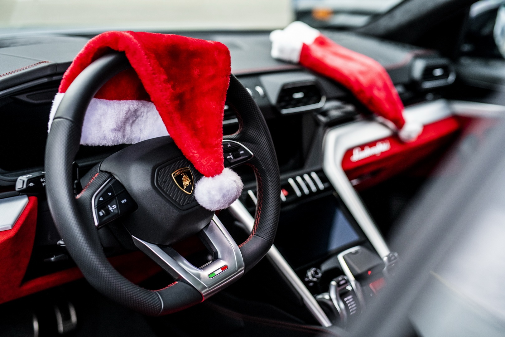 Sieu SUV Lamborghini Urus phuot mung giang sinh anh 5