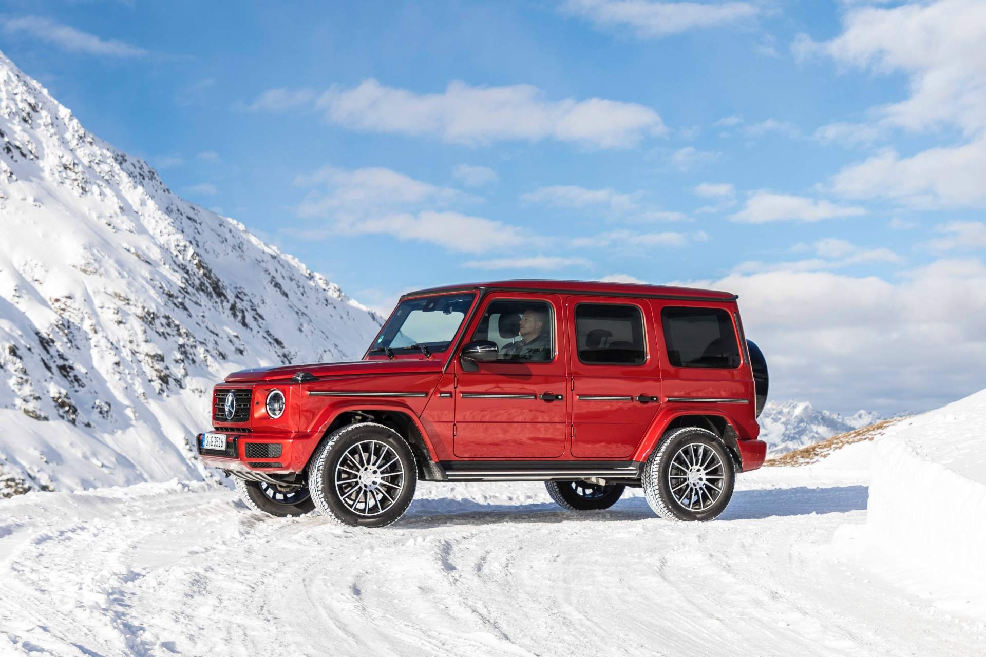Mercedes-Benz G-Class co ban gia re nhung dong co khong he yeu hinh anh