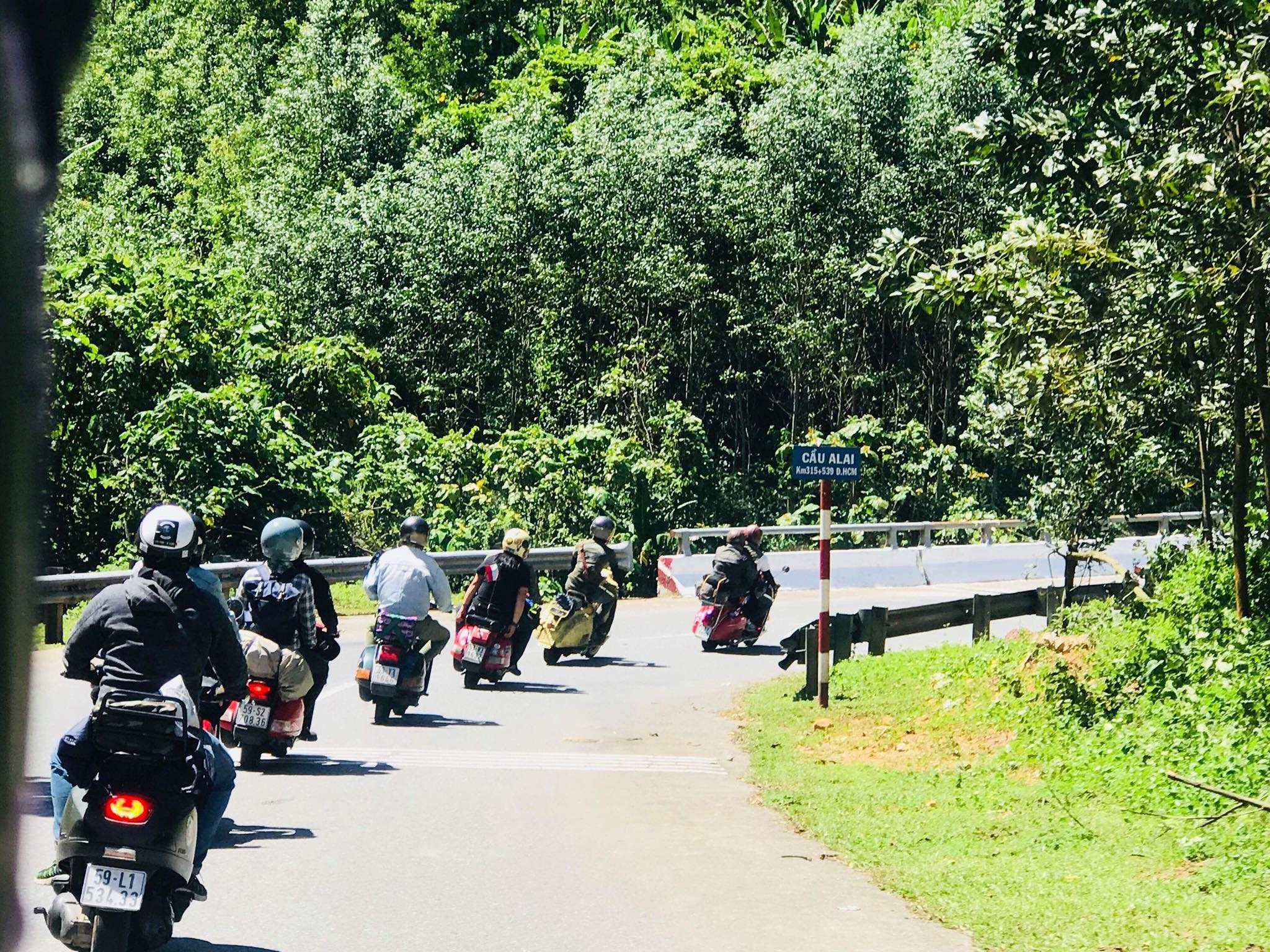 Bo suu tap xe co cua Dinh Tien Dat anh 9