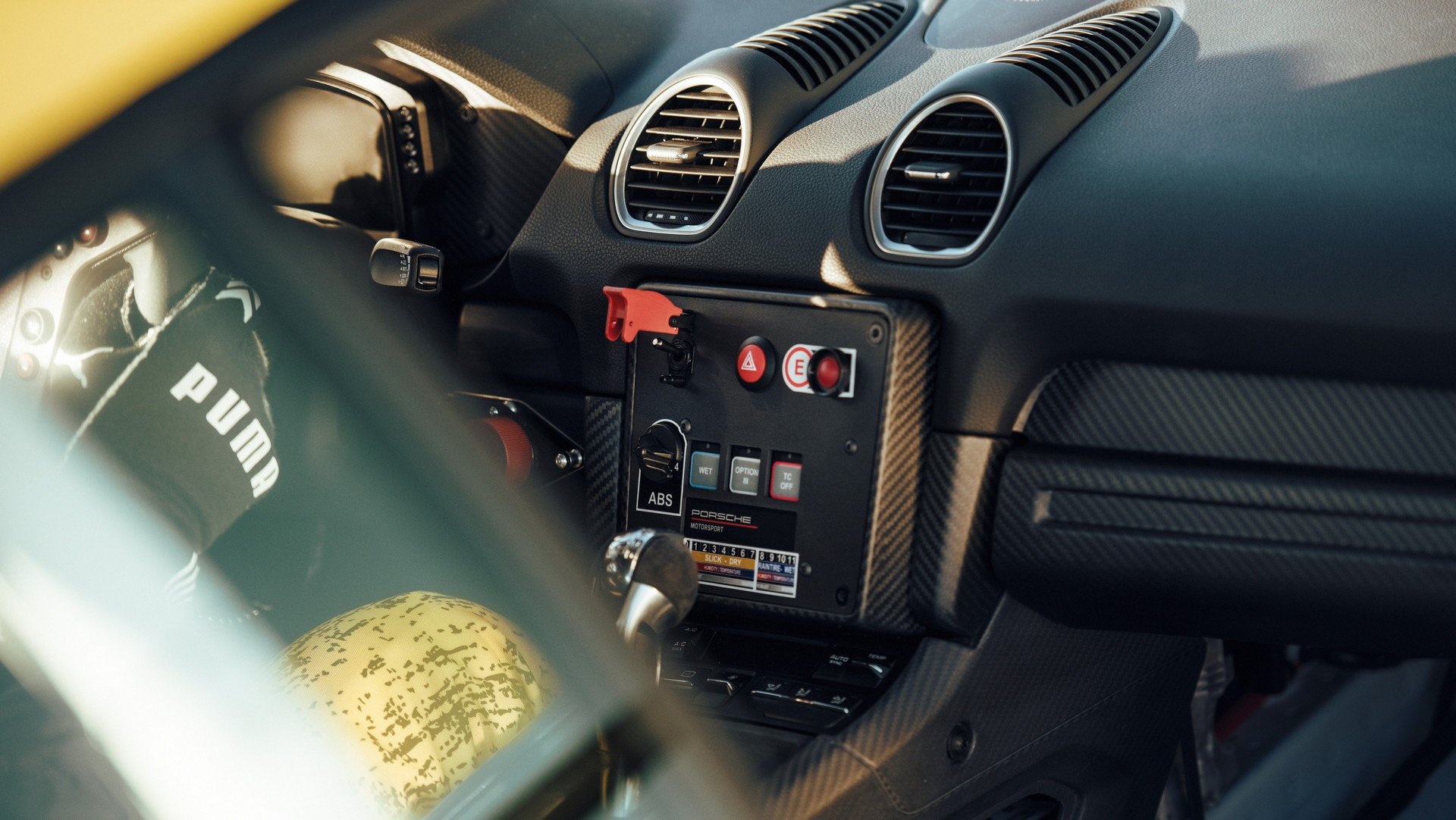 Porsche ra mat xe dua Cayman GT4 Clubsport anh 4