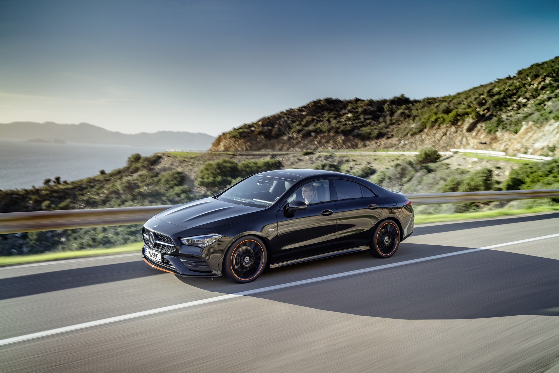 Mercedes-Benz CLA Coupe 2019 - the thao hon, ngap tran cong nghe hinh anh