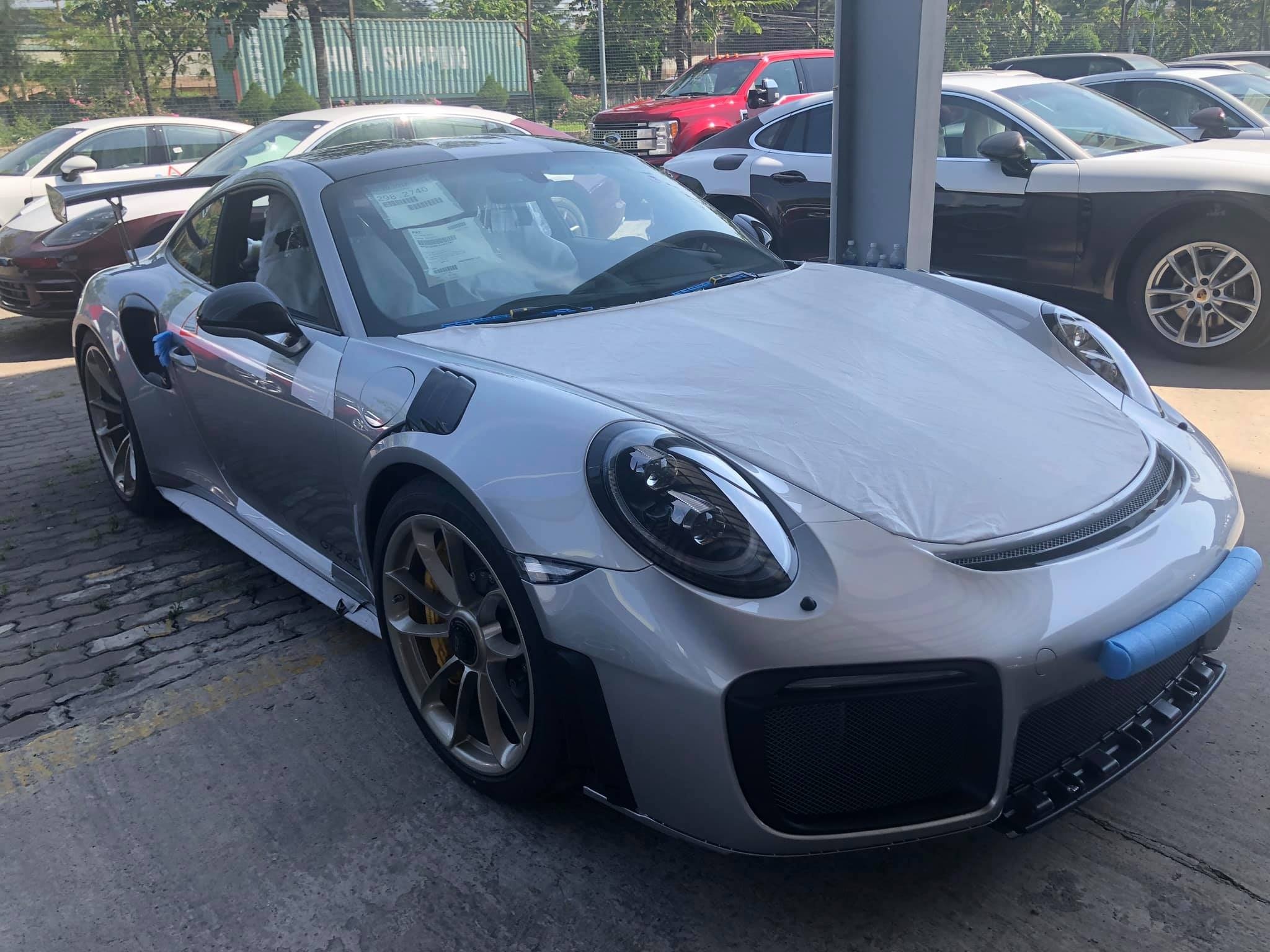 Porsche 911 GT2 RS gia 20 ty vua ve Viet Nam hinh anh