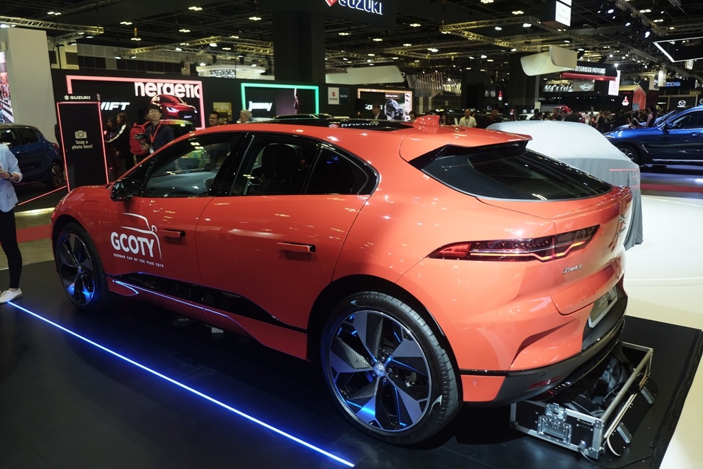 Crossover dien Jaguar I-Pace ra mat anh 2