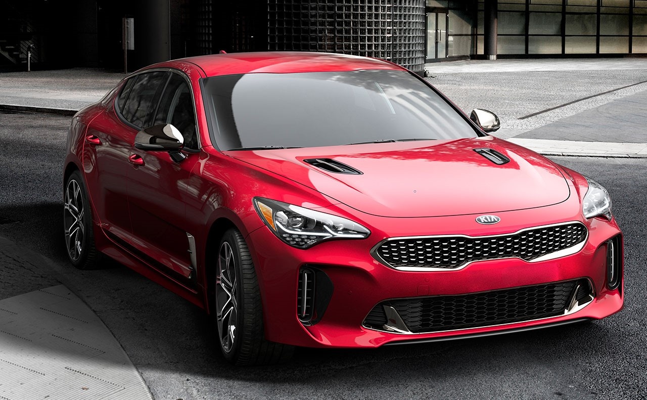 Sedan hieu suat cao Kia Stinger gia tu 70.000 USD tai Malaysia hinh anh