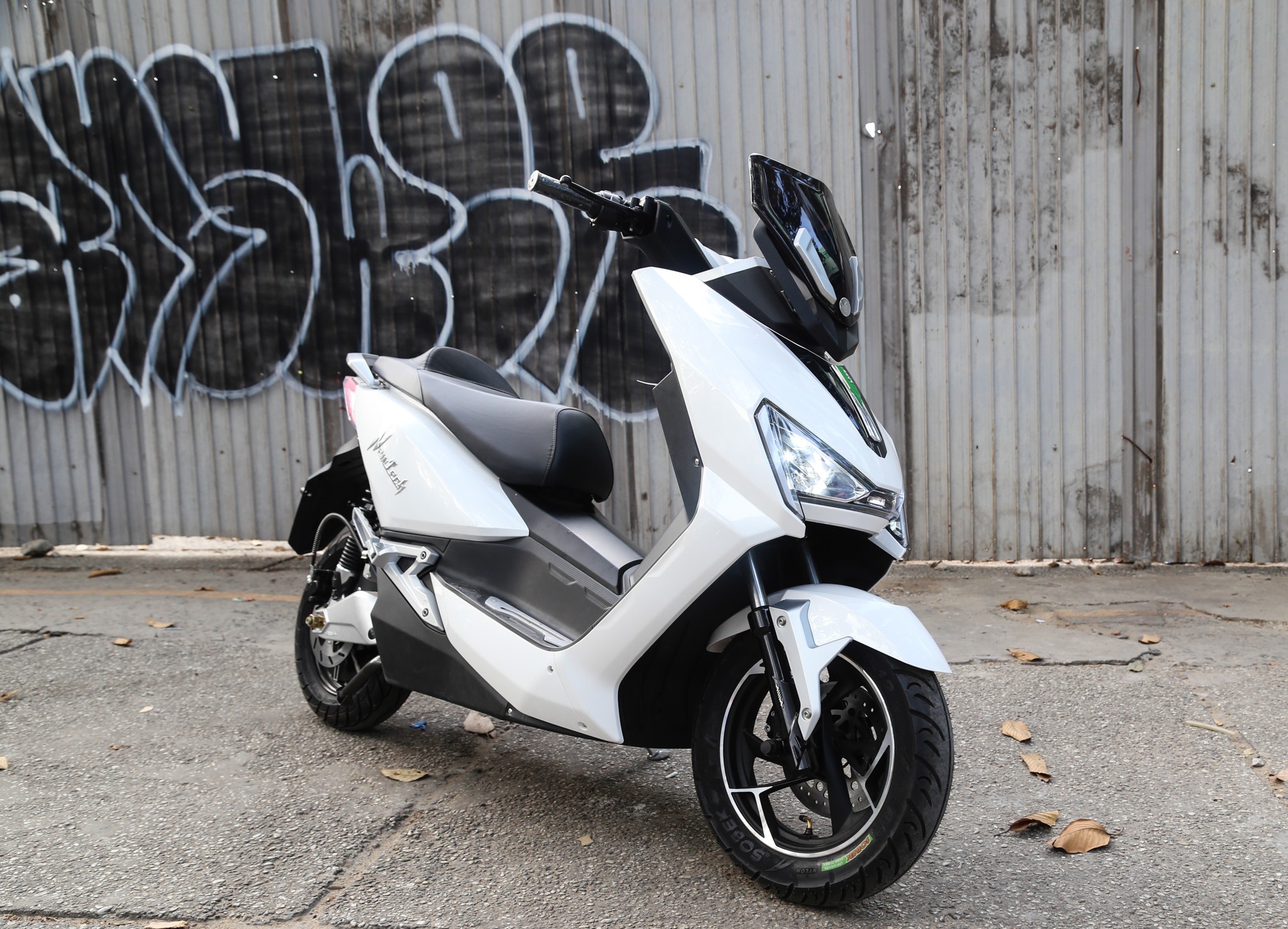 Xe may dien Pega NewTech: Xe Trung Quoc thay tem hinh anh