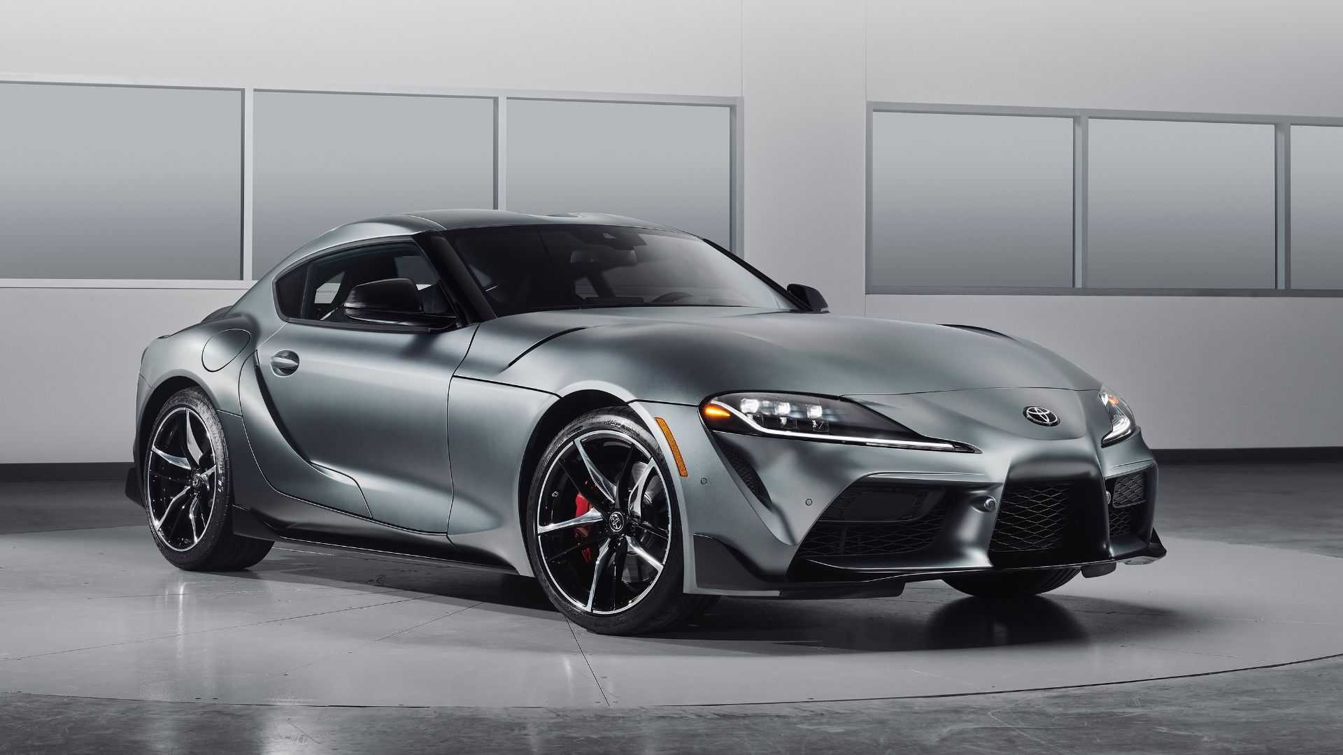 Toyota Supra 2020 dau tien co gia 2, 1 trieu USD anh 3