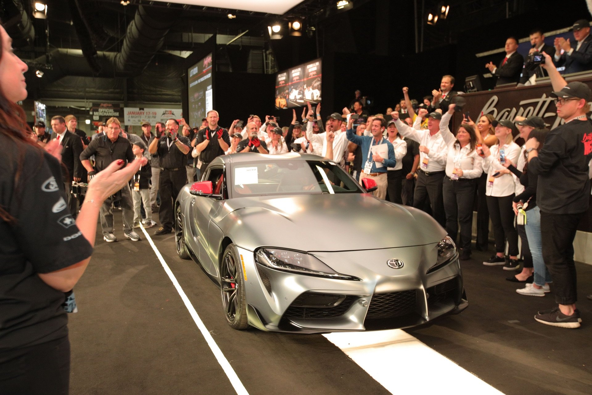 2,1 trieu USD cho chiec Toyota Supra 2020 dau tien tren the gioi hinh anh