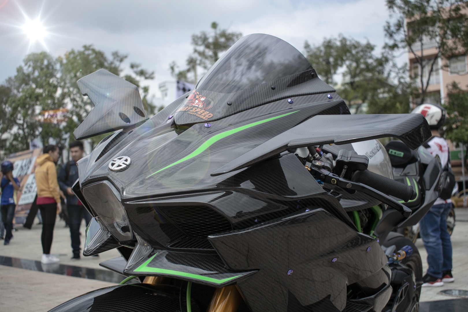 Kawasaki Ninja H2 do dan ao H2R anh 2