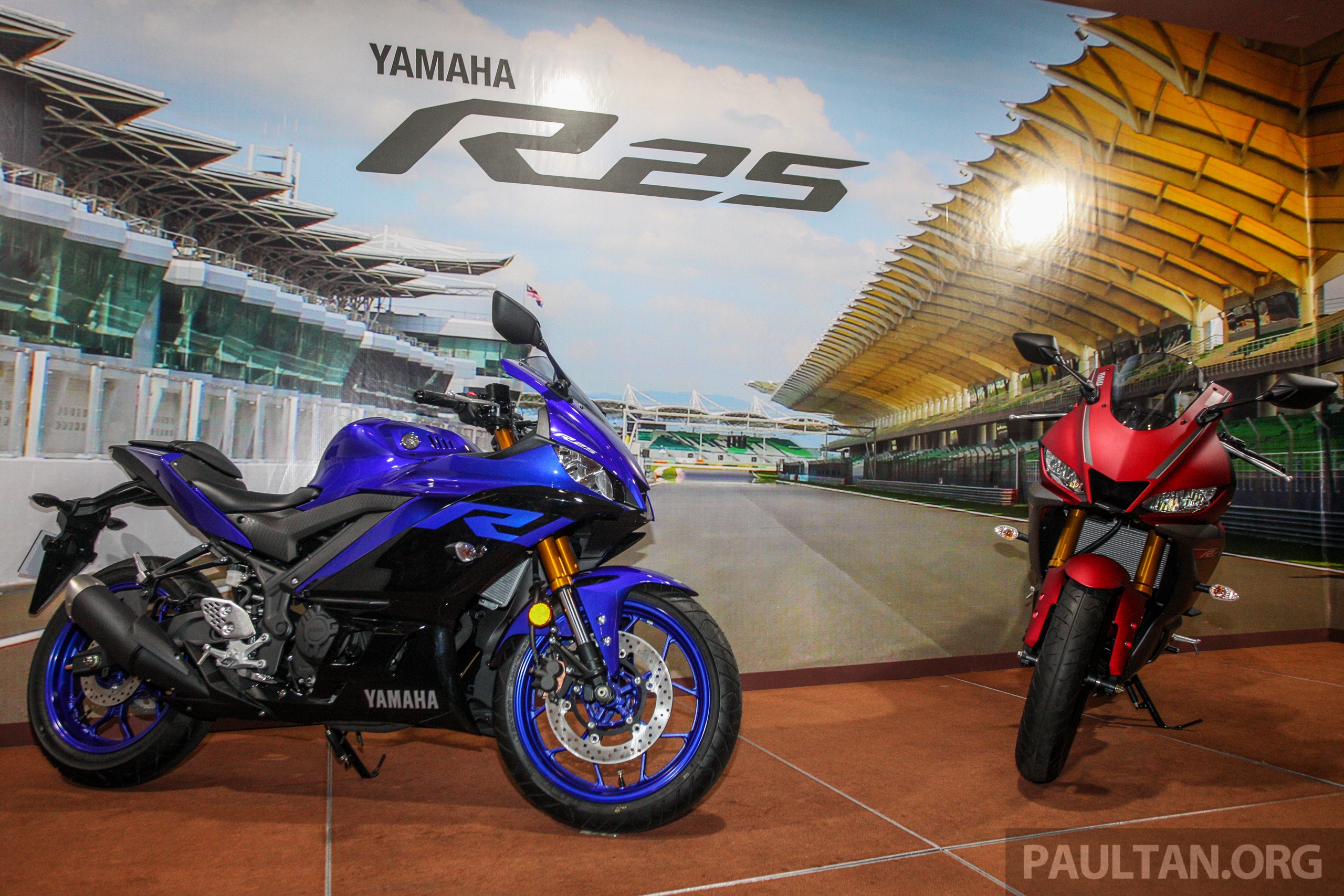 Yamaha YZF-R25 2019 ra mat tai Malaysia anh 1
