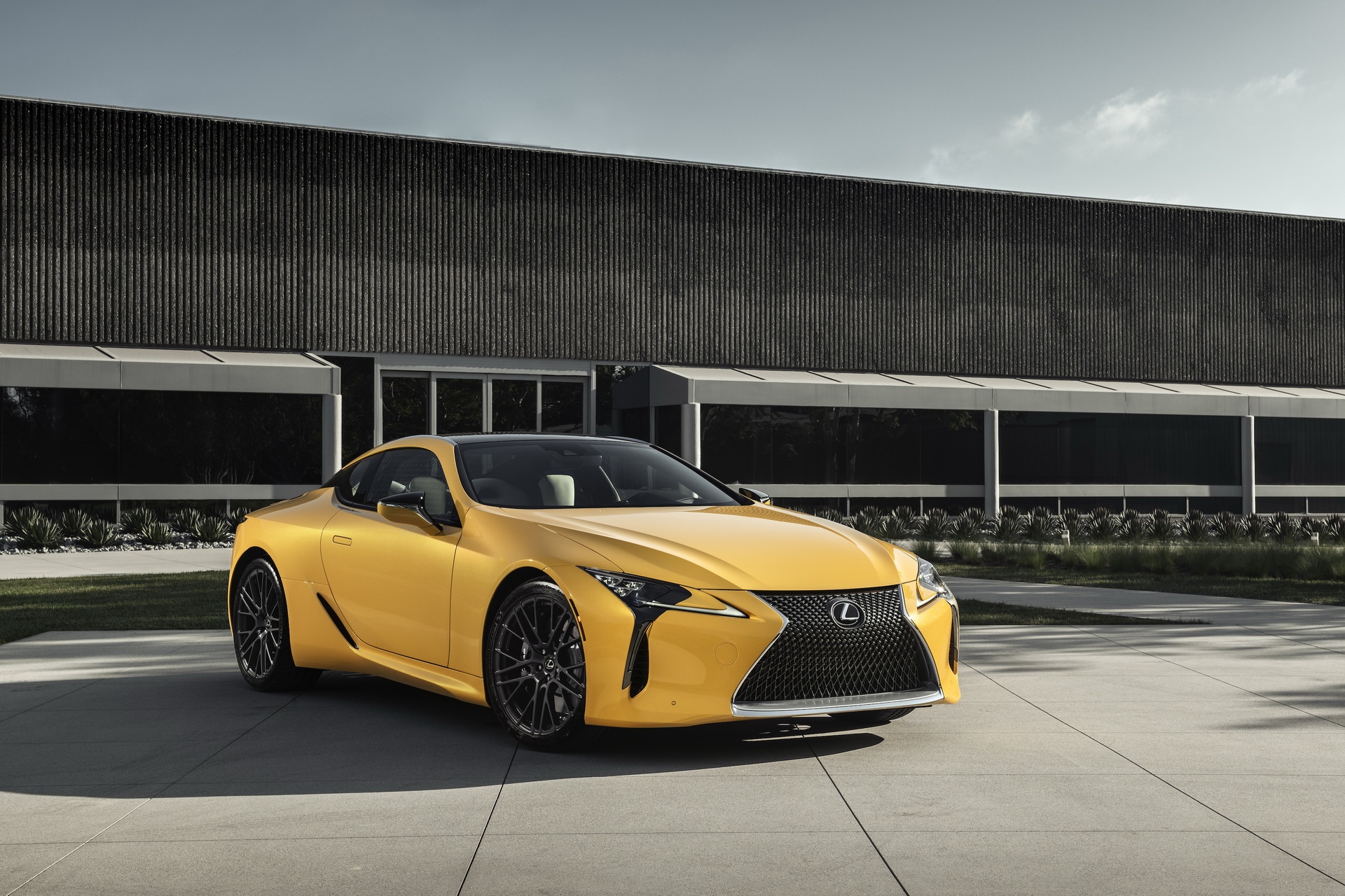 Lexus LC 500 ban gioi han 100 chiec ra mat, gia tu 106.000 USD hinh anh