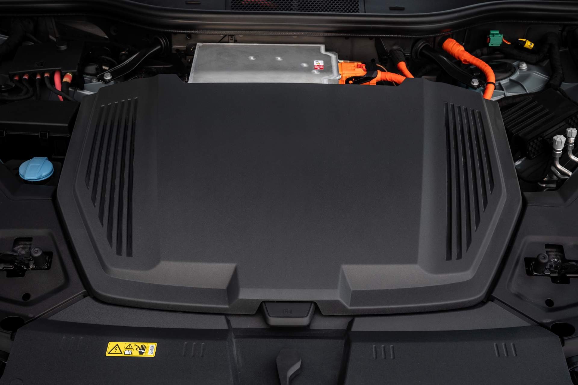 SUV dien Audi E-Tron gia tu 92.300 USD anh 4