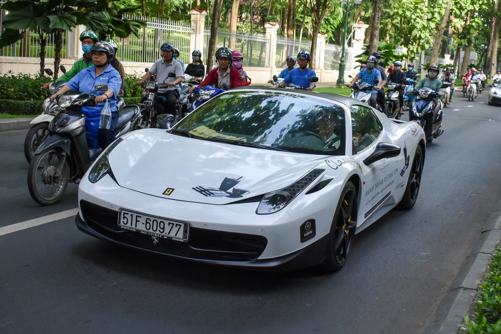 Tien nhieu,  ong Dang Le Nguyen Vu sam sieu xe gi? anh 10