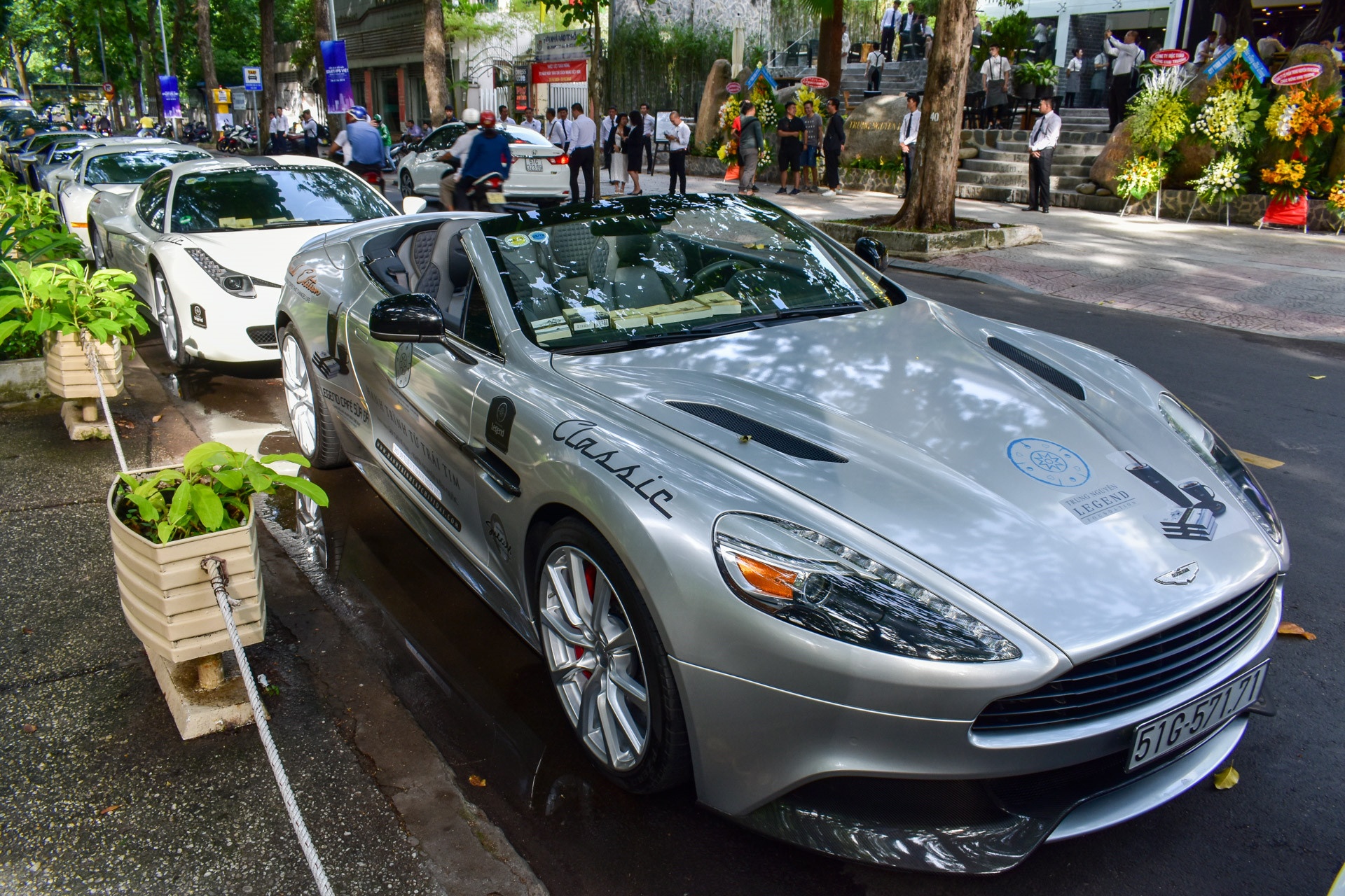 Tien nhieu,  ong Dang Le Nguyen Vu sam sieu xe gi? anh 2