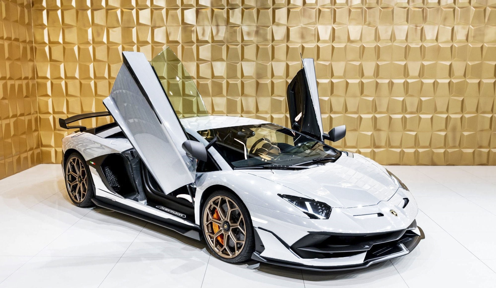 Da qua su dung, chiec Lamborghini nay con dat hon xe moi hinh anh