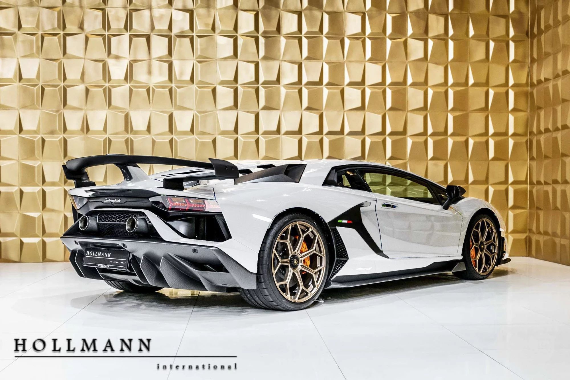 Lamborghini Aventador SVJ co gia nua trieu USD anh 2