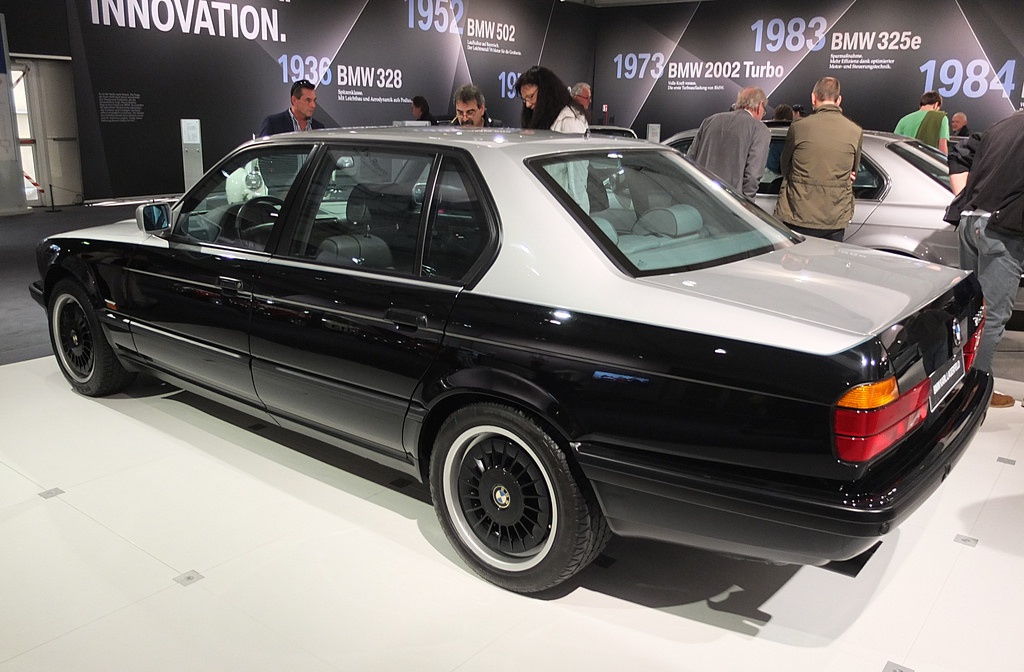 Karl Lagerfeld tu thiet ke xe anh 8