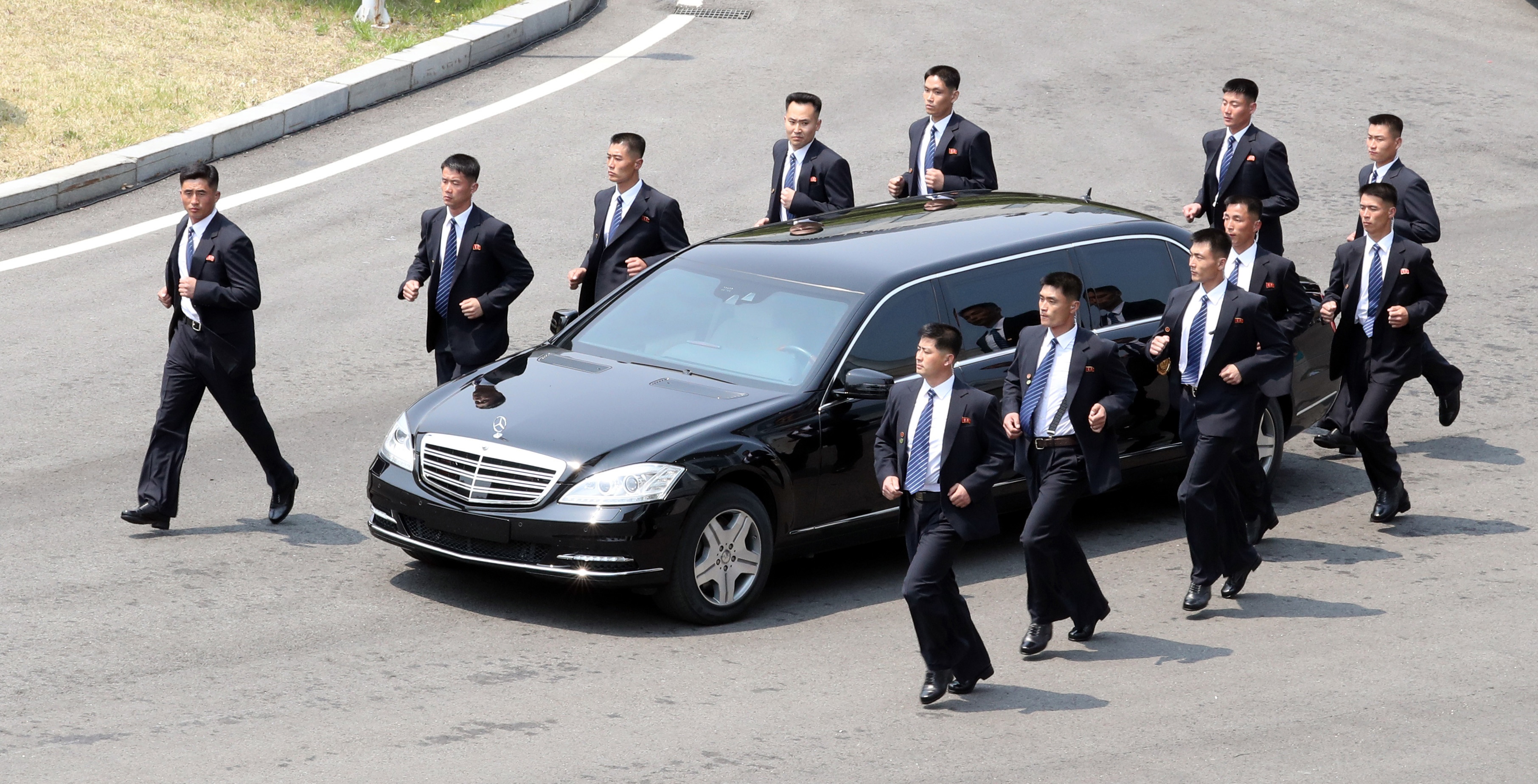 Nhung phuong tien co the theo ong Kim Jong Un sang Viet Nam hinh anh