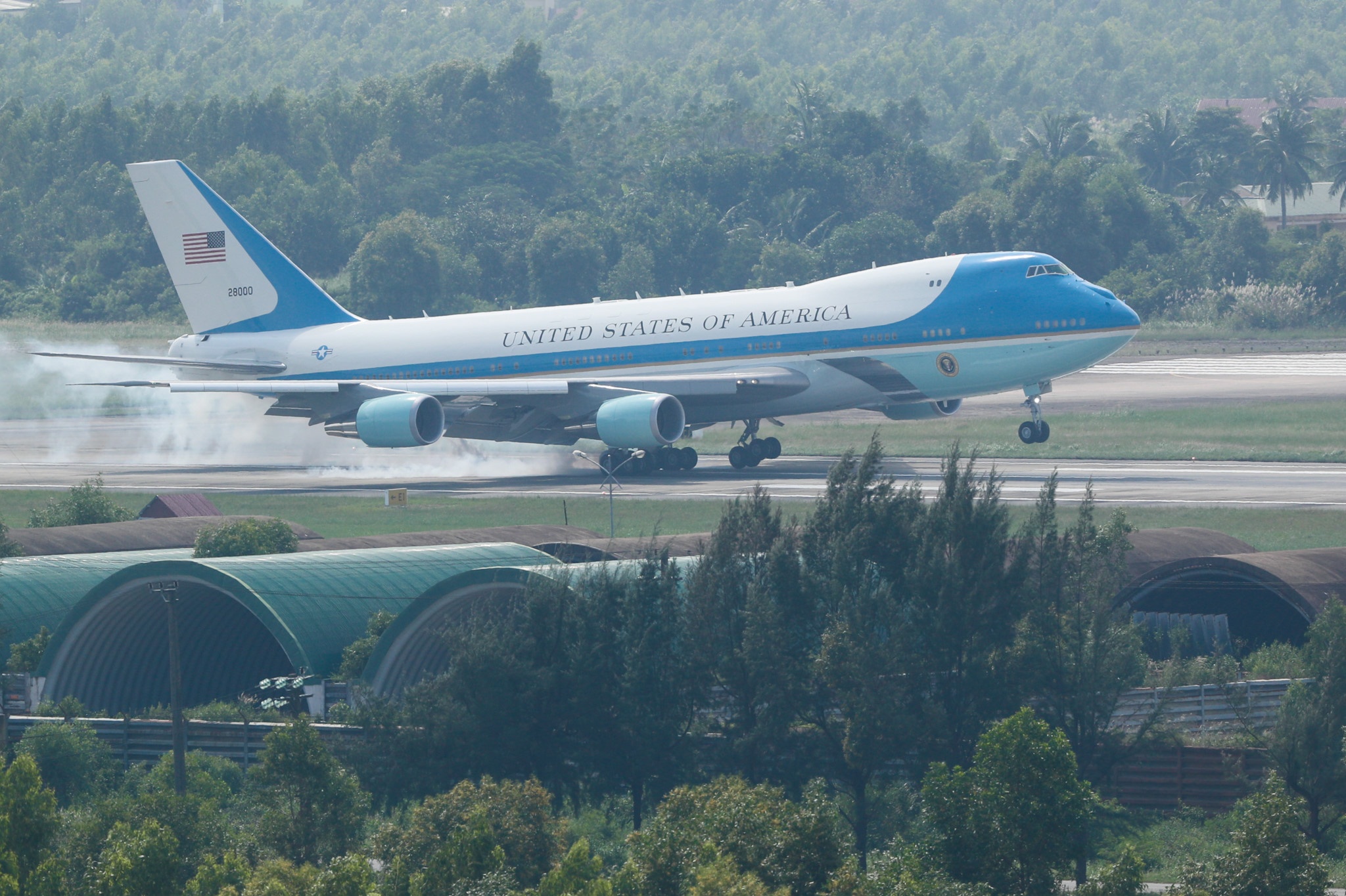 Phuong tien tung phuc vu ong Trump tai Viet Nam anh 2