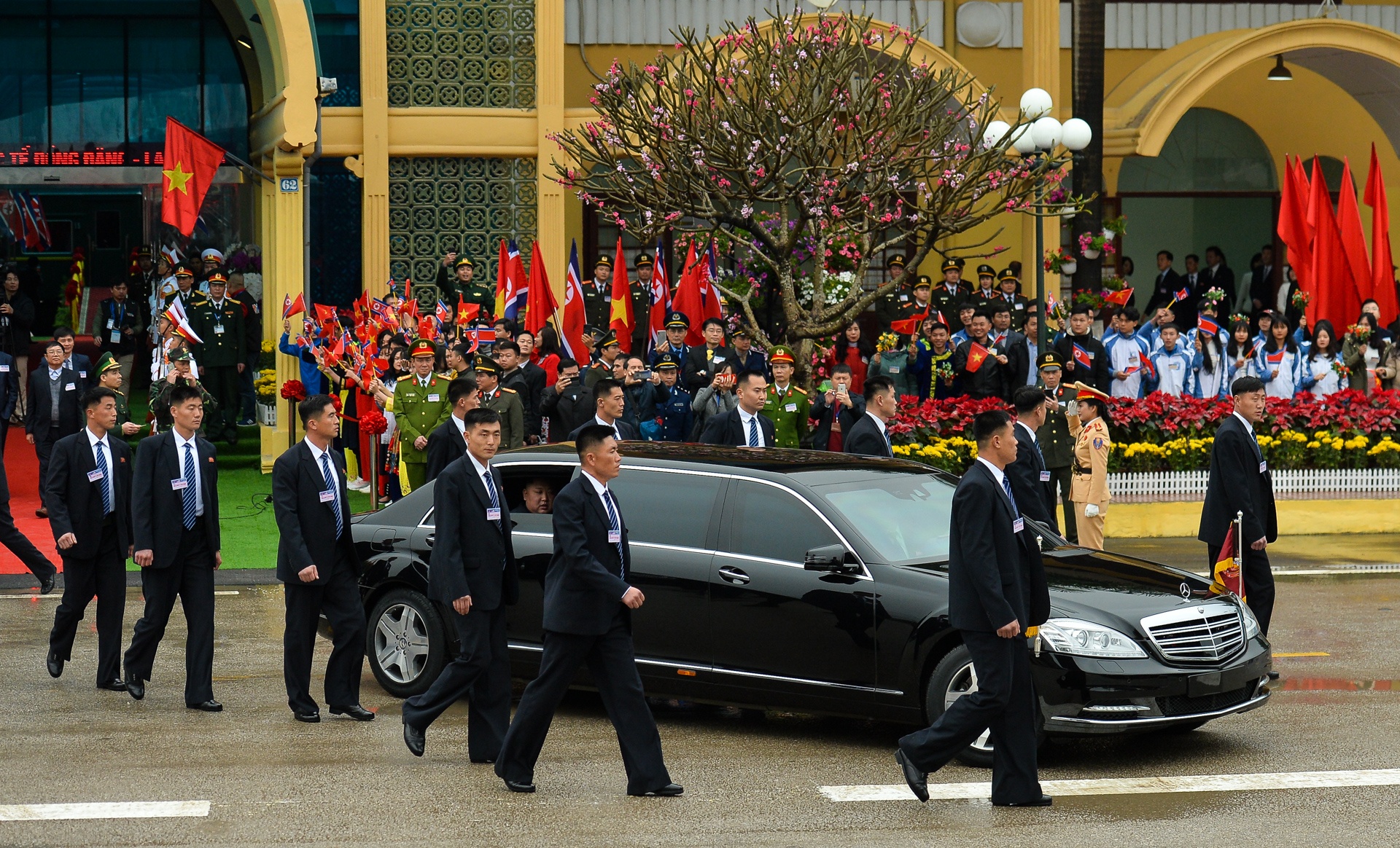 Mercedes-Benz S 600 Pullman Guard ho tong Kim Jong Un ve Ha Noi anh 1