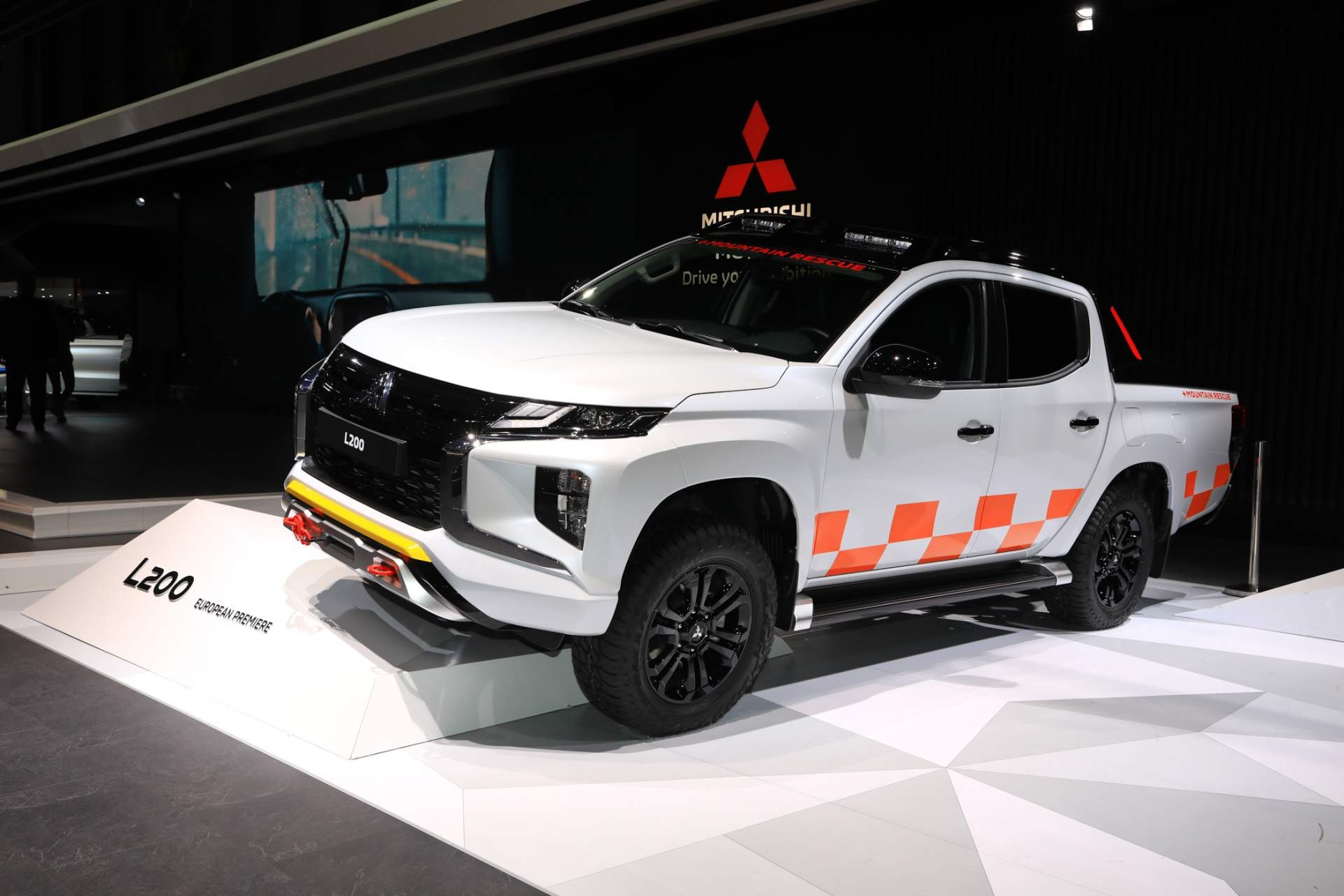 Mitsubishi Triton co mat tai chau Au, trang bi bo xa ban VN hinh anh