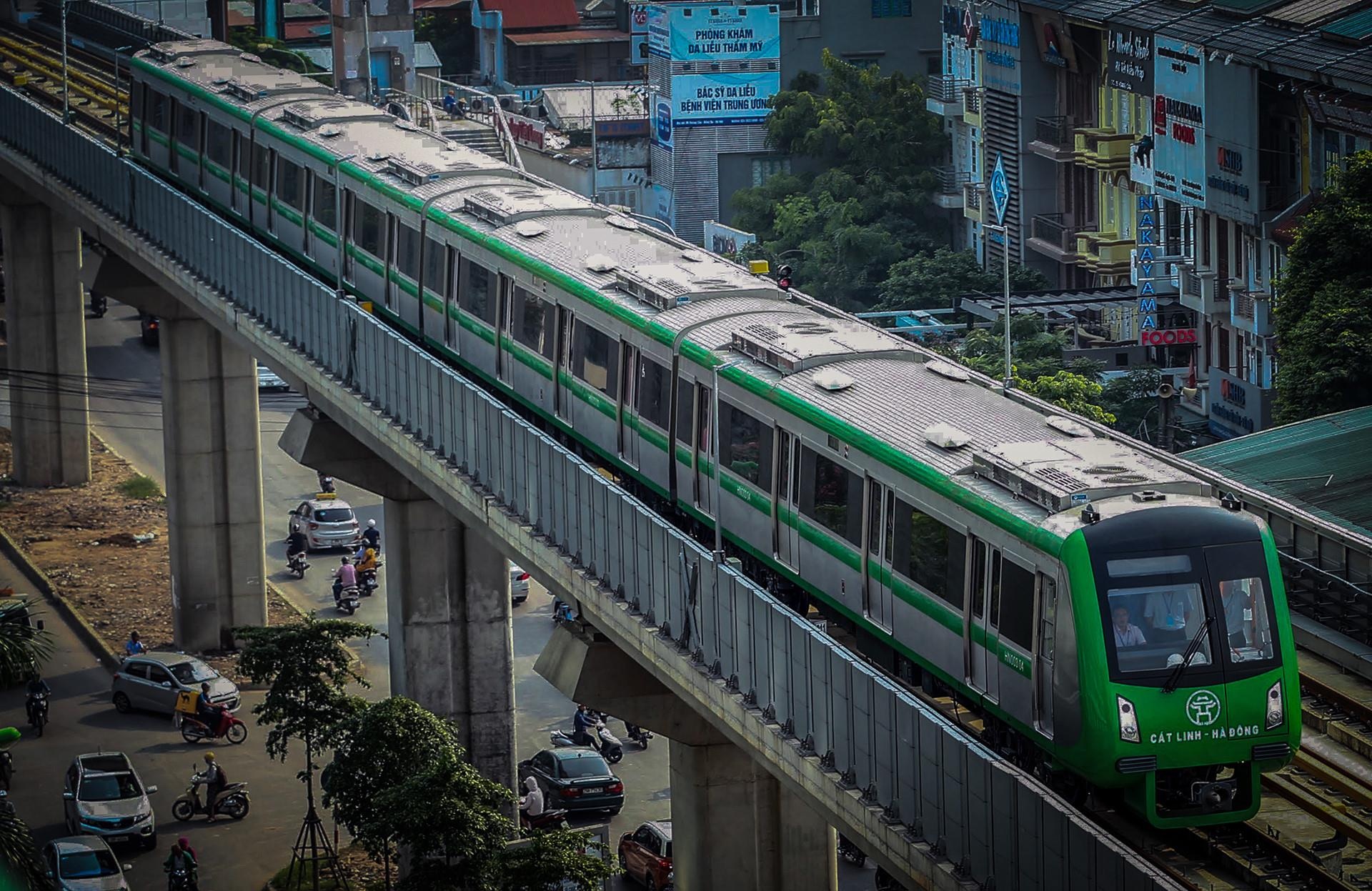 Cấm xe máy,  người dân Hà Nội đi phương tiện gì? ảnh 6 Cam xe may,  nguoi dan Ha Noi di phuong tien gi? anh 6
