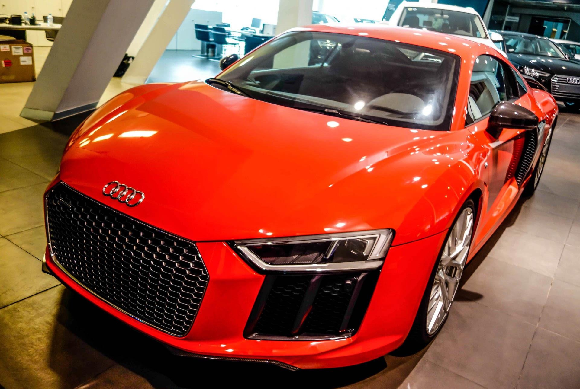 Doi thu cua Aston Martin DB11 anh 8