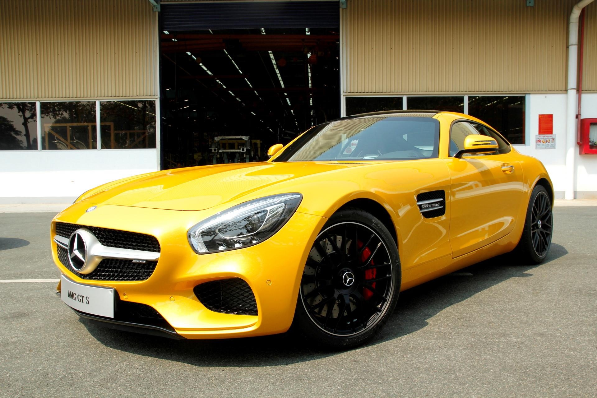 Doi thu cua Aston Martin DB11 anh 3