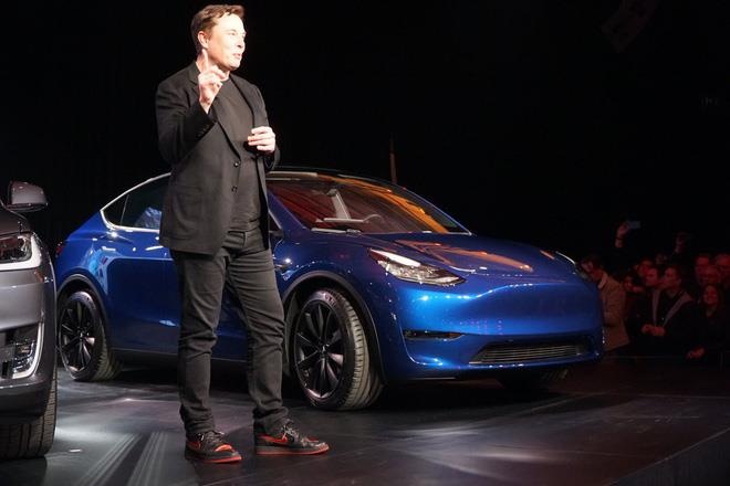 Elon Musk 'nhay mua' trong man ra mat Model Y, co phieu Tesla giam 5% hinh anh