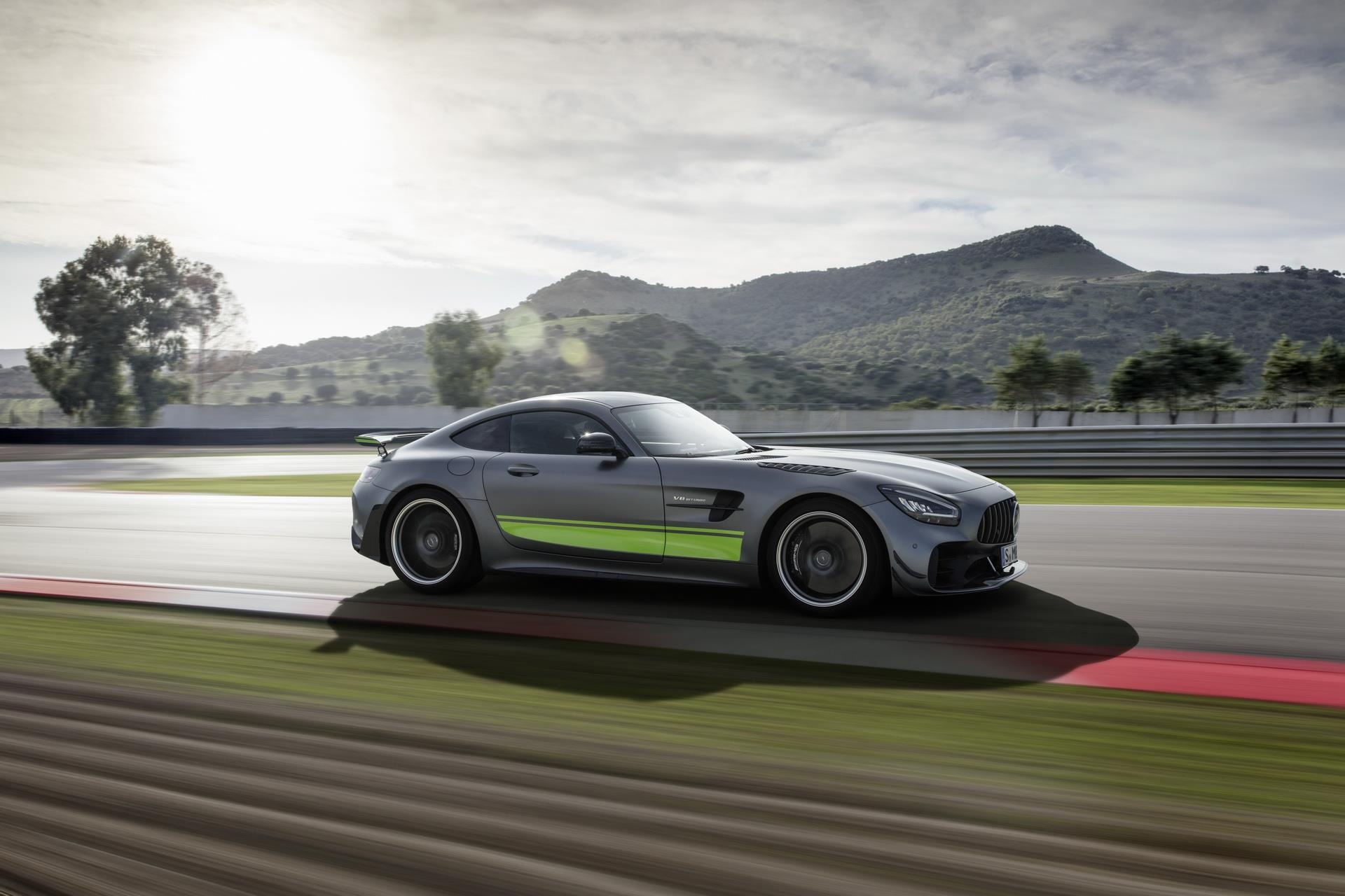 Mercedes-AMG GT R Pro manh ngang xe dua anh 10