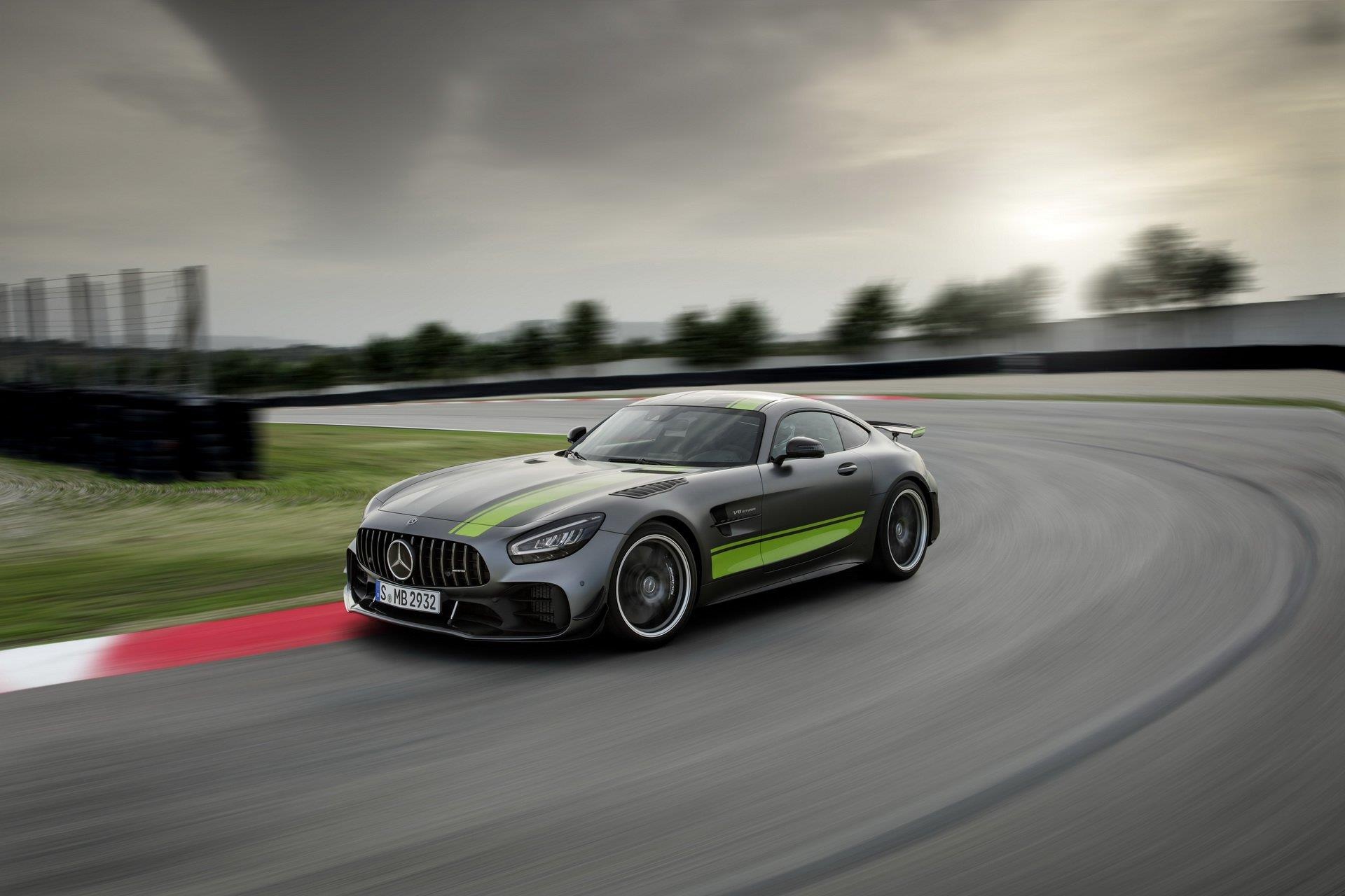 Mercedes-AMG GT R Pro manh ngang xe dua anh 8