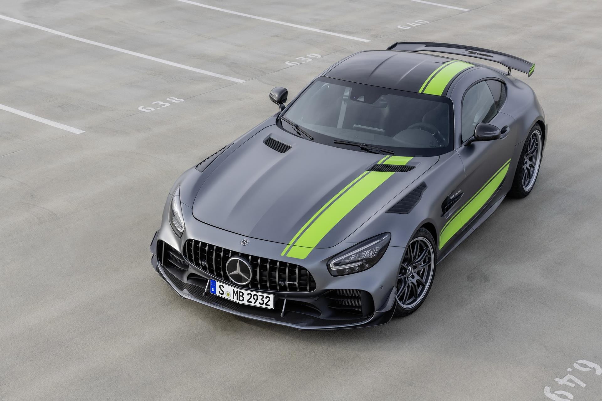 Mercedes-AMG GT R Pro manh ngang xe dua anh 9