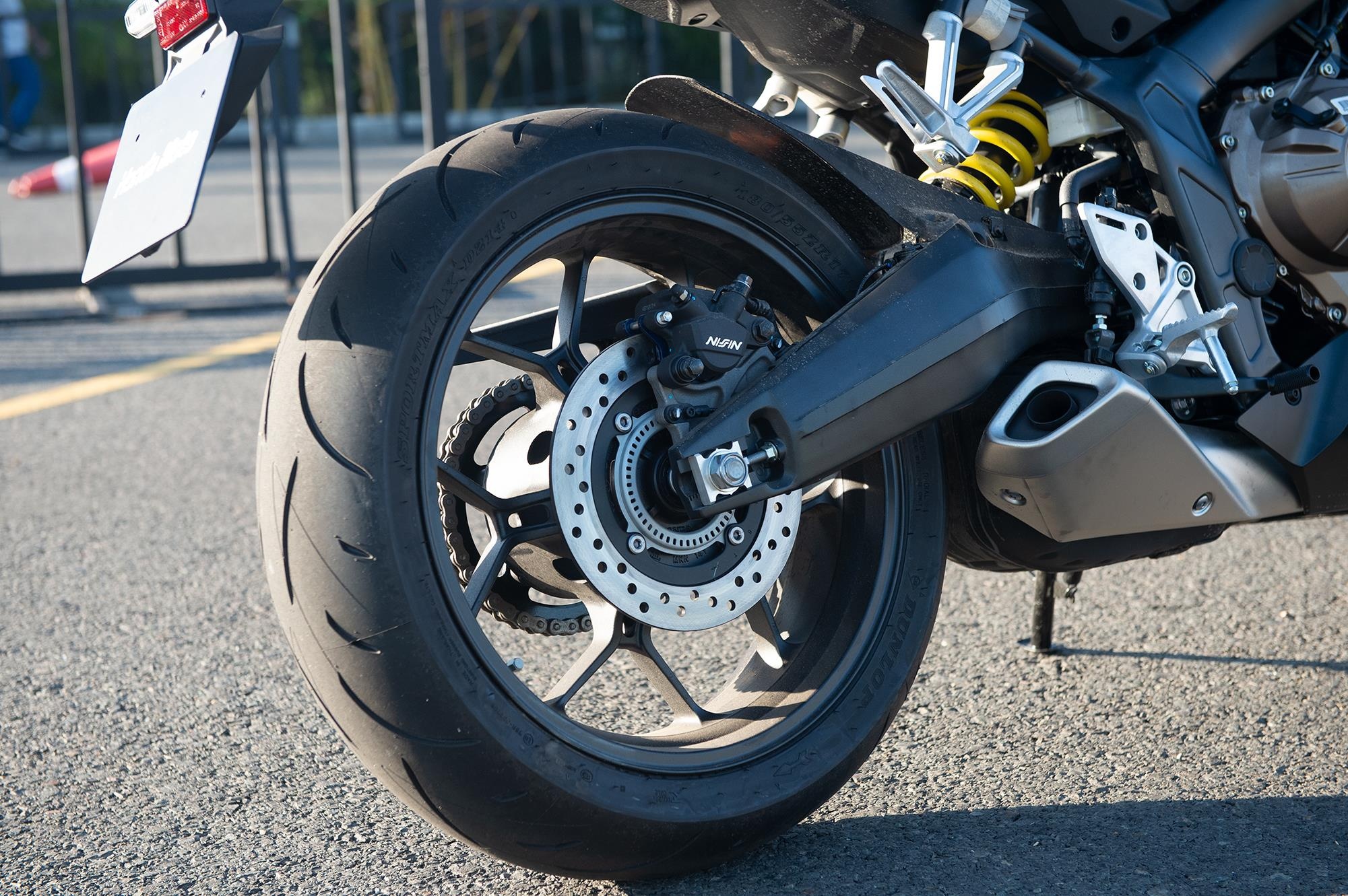 Honda CBR650R duoc nang cap nhung gi? anh 14