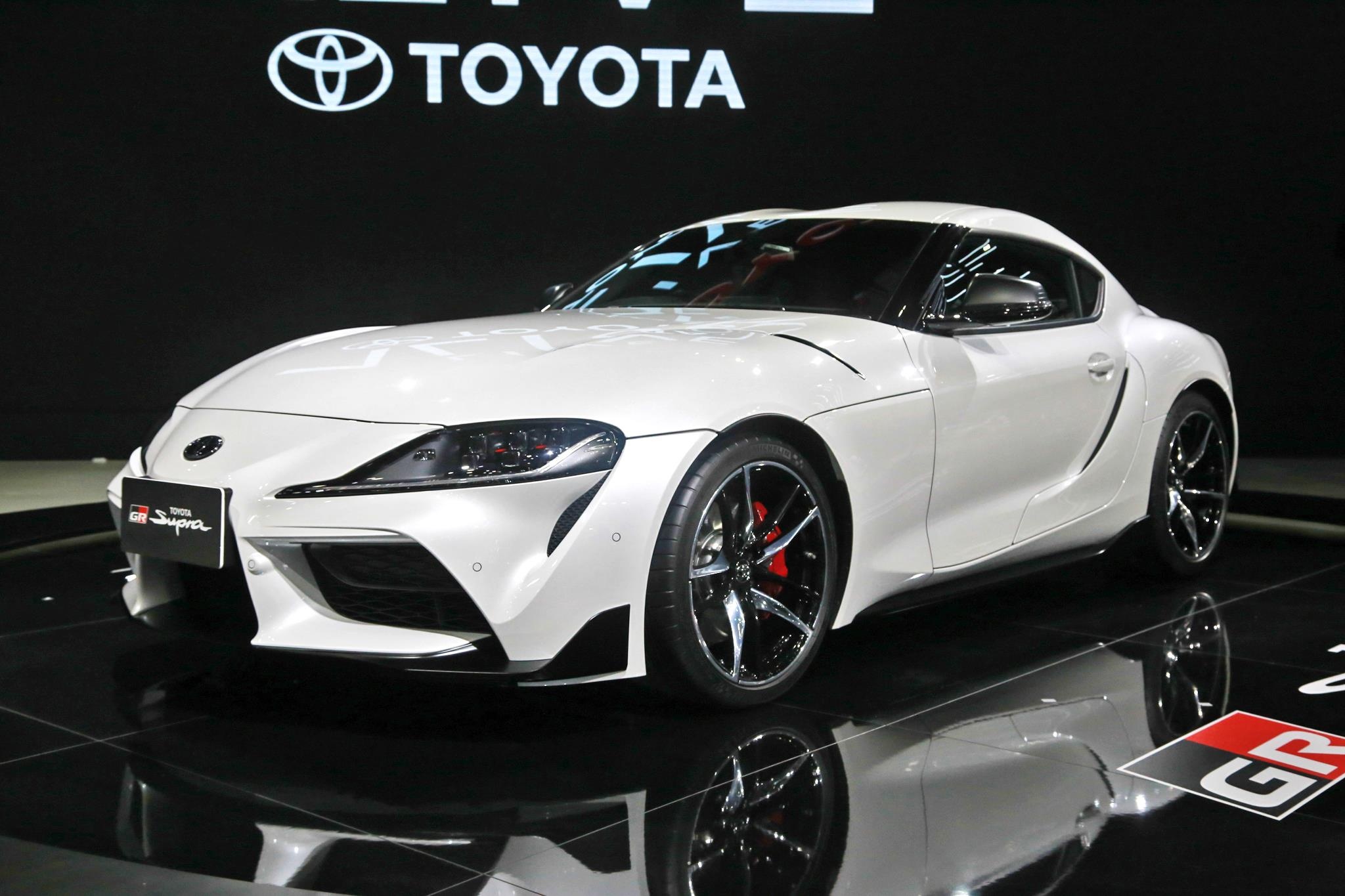 'Huyen thoai' Toyota Supra ha canh Dong Nam A, gan nhung rat xa VN hinh anh