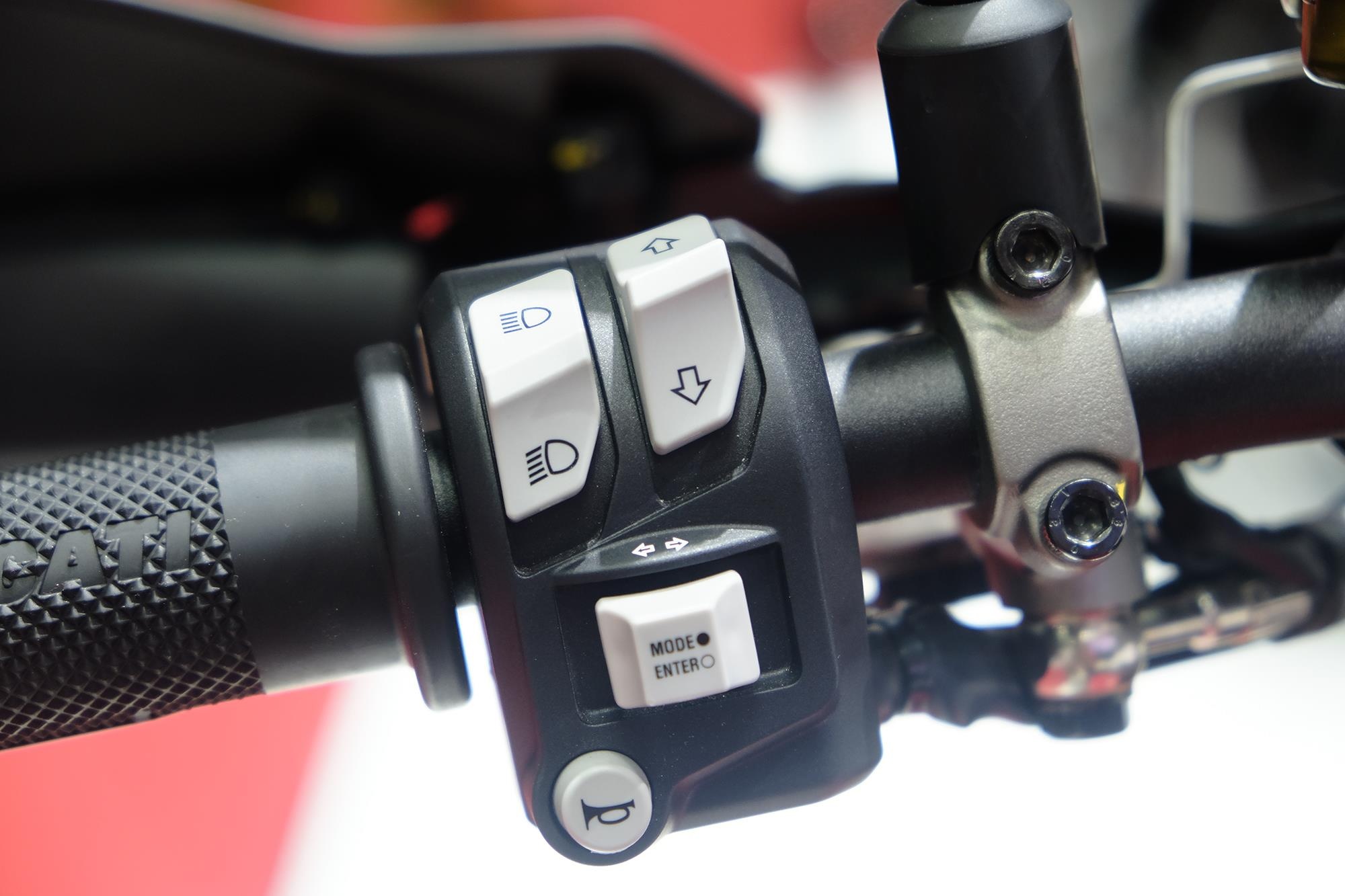 Ducati Hypermotard 950 ra mắt ảnh 7 Ducati Hypermotard 950 ra mat anh 7