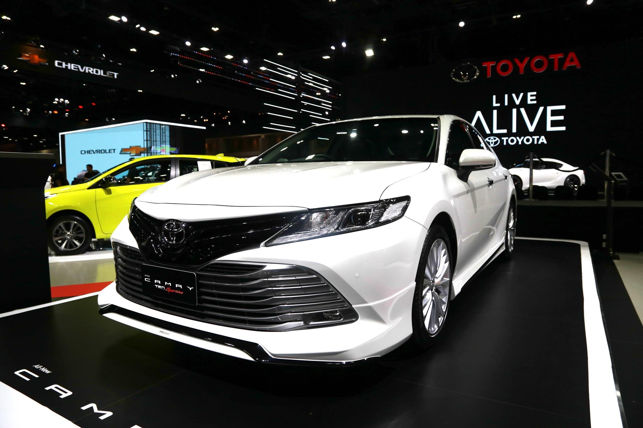 Toyota Camry 2019 ha canh Thai Lan anh 2