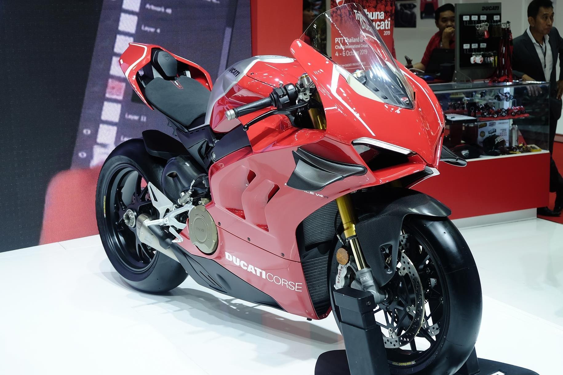 Can canh superbike duong dua Ducati Panigale V4 R hinh anh
