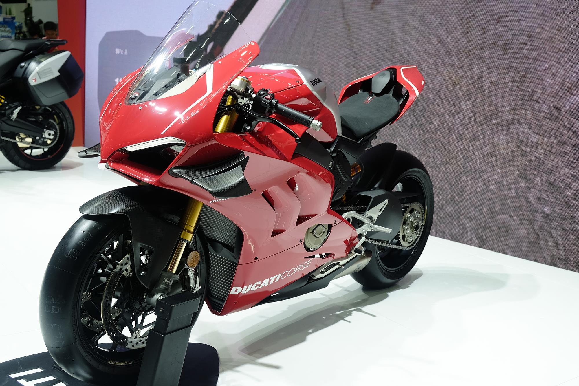 Ducati Panigale V4 R ra mat anh 5