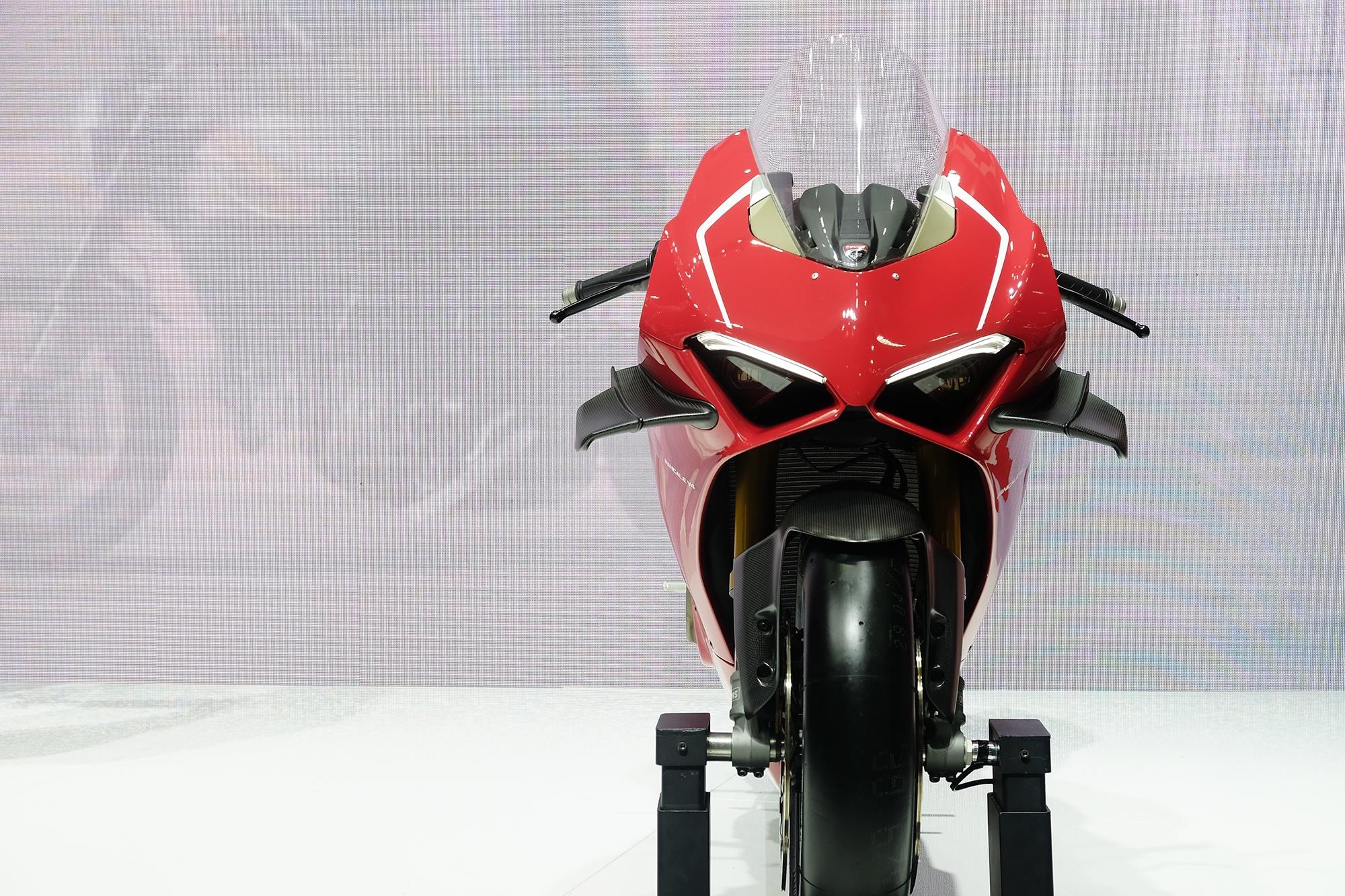 Ducati Panigale V4 R ra mat anh 3