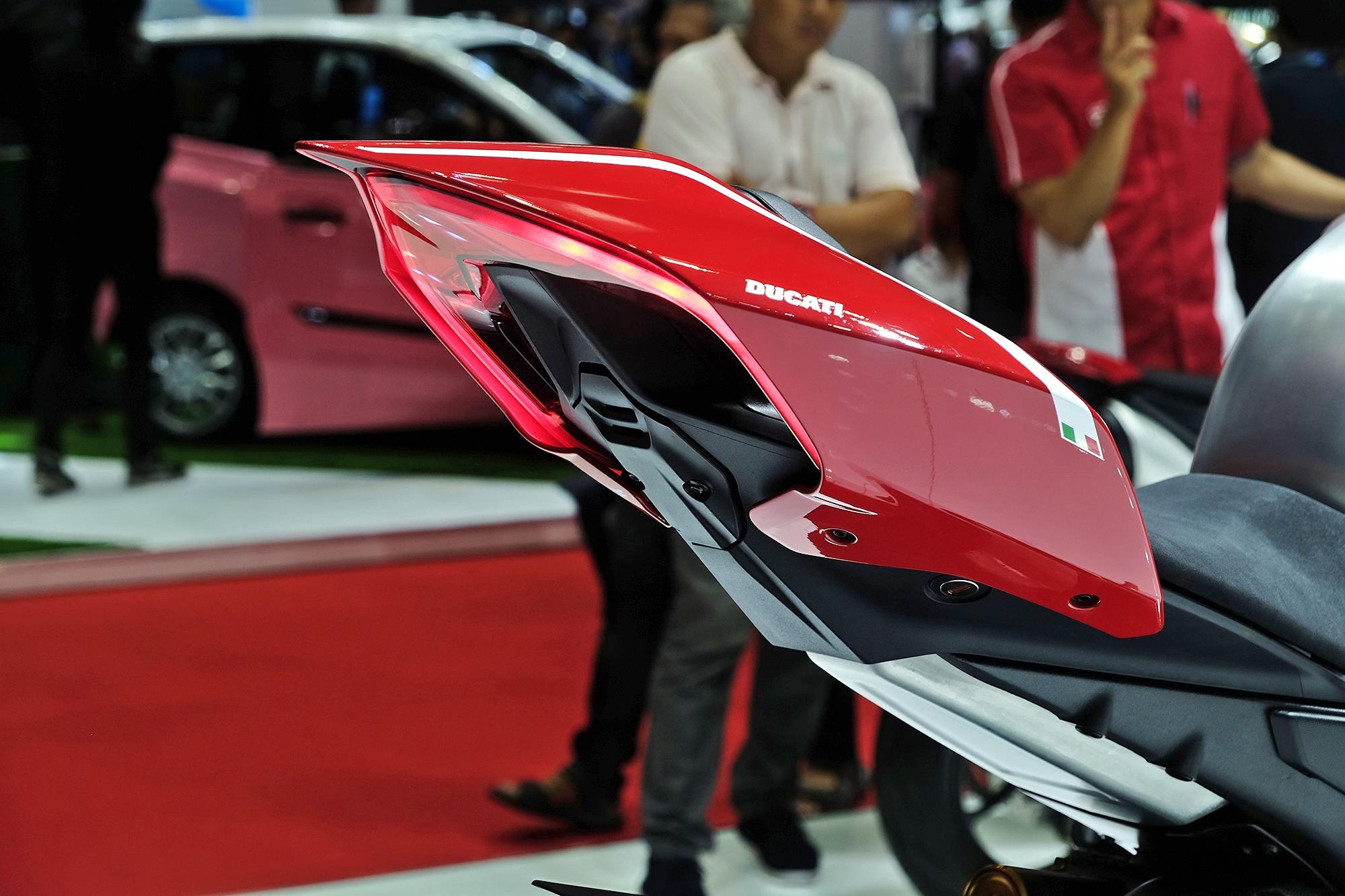 Ducati Panigale V4 R ra mat anh 9