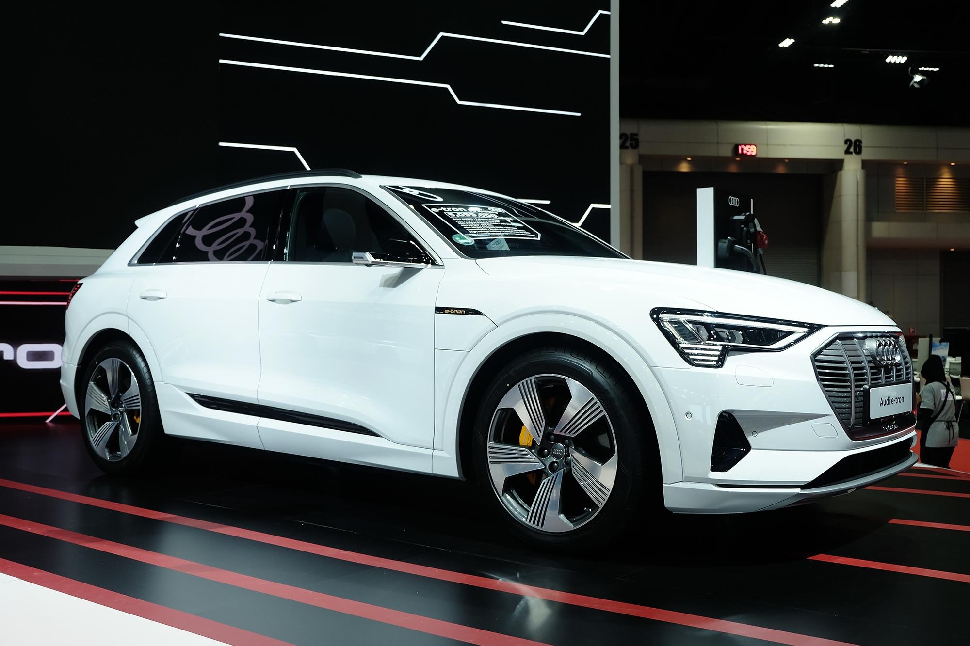 Audi e-tron ra mat Thai Lan anh 2