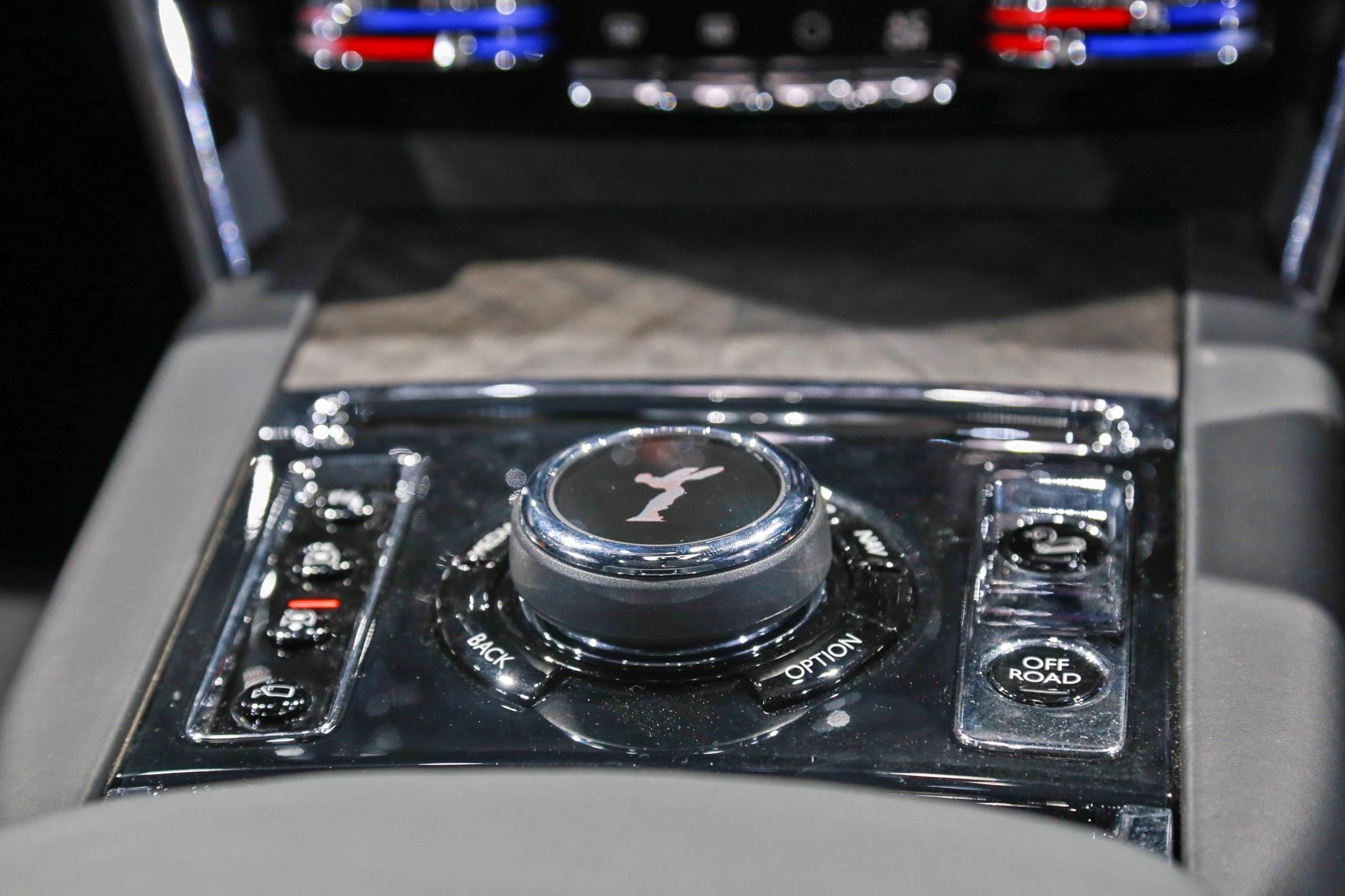 Rolls-Royce Cullinan ra mắt ảnh 10 Rolls-Royce Cullinan ra mat anh 10