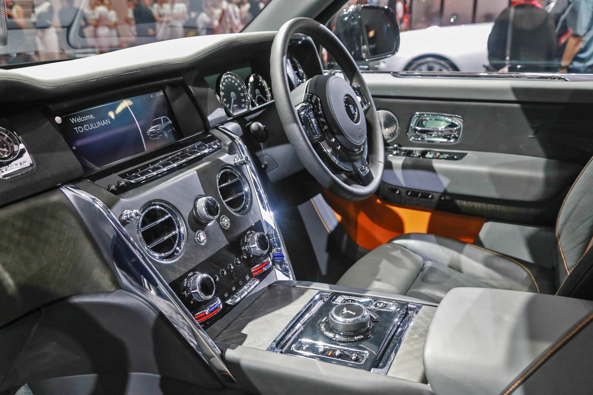 Rolls-Royce Cullinan ra mắt ảnh 7 Rolls-Royce Cullinan ra mat anh 7