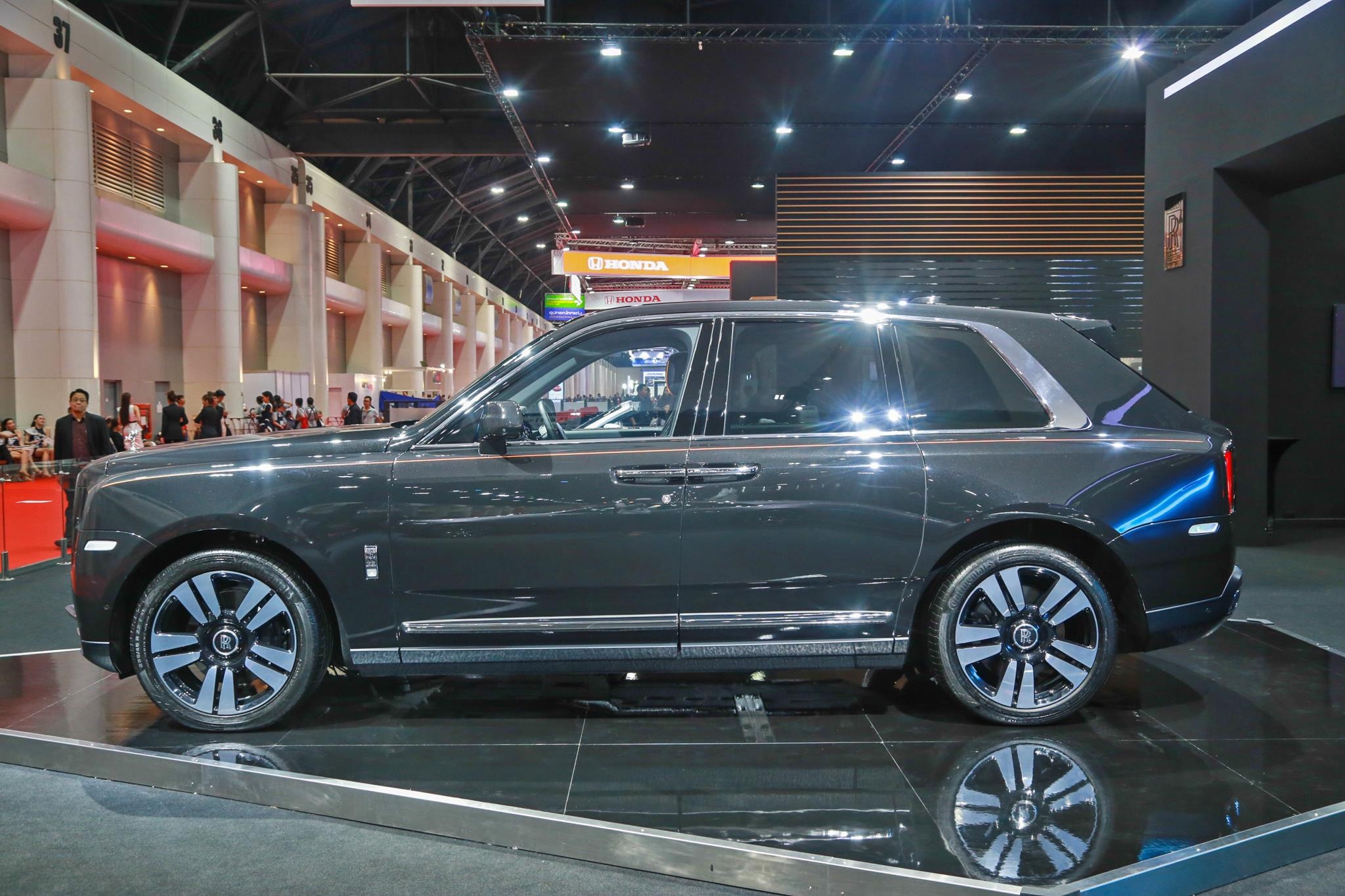 Rolls-Royce Cullinan ra mắt ảnh 3 Rolls-Royce Cullinan ra mat anh 3