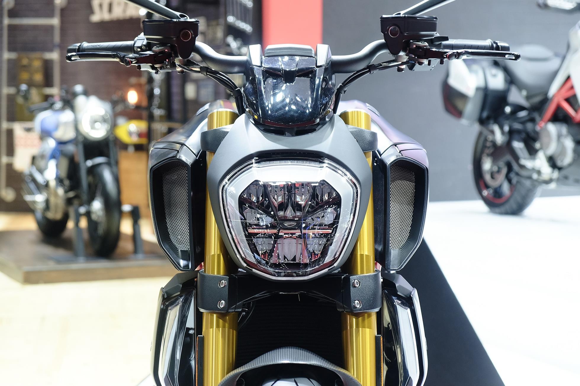 Ducati Diavel 1260 ra mat anh 8