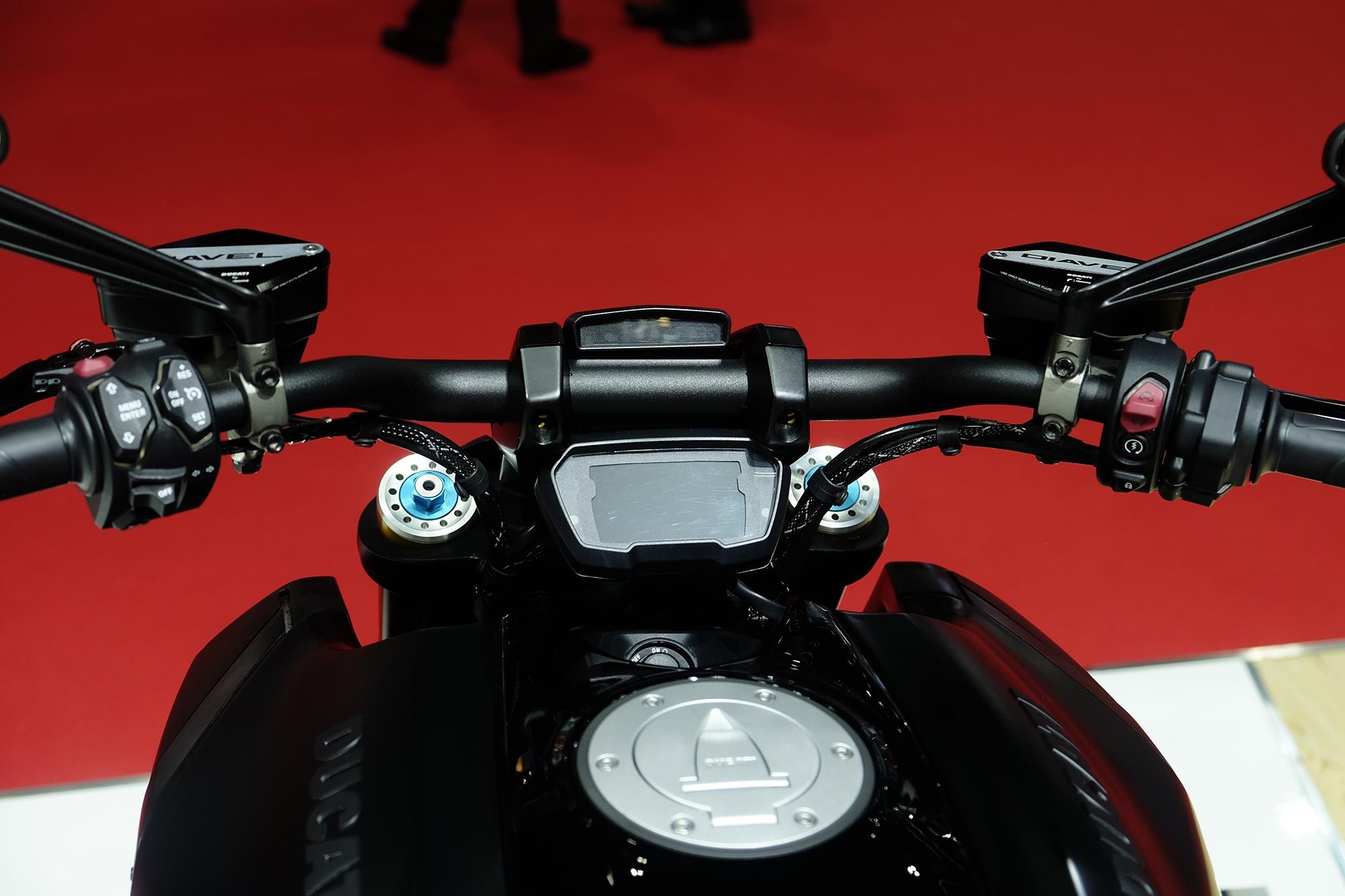 Ducati Diavel 1260 ra mat anh 6