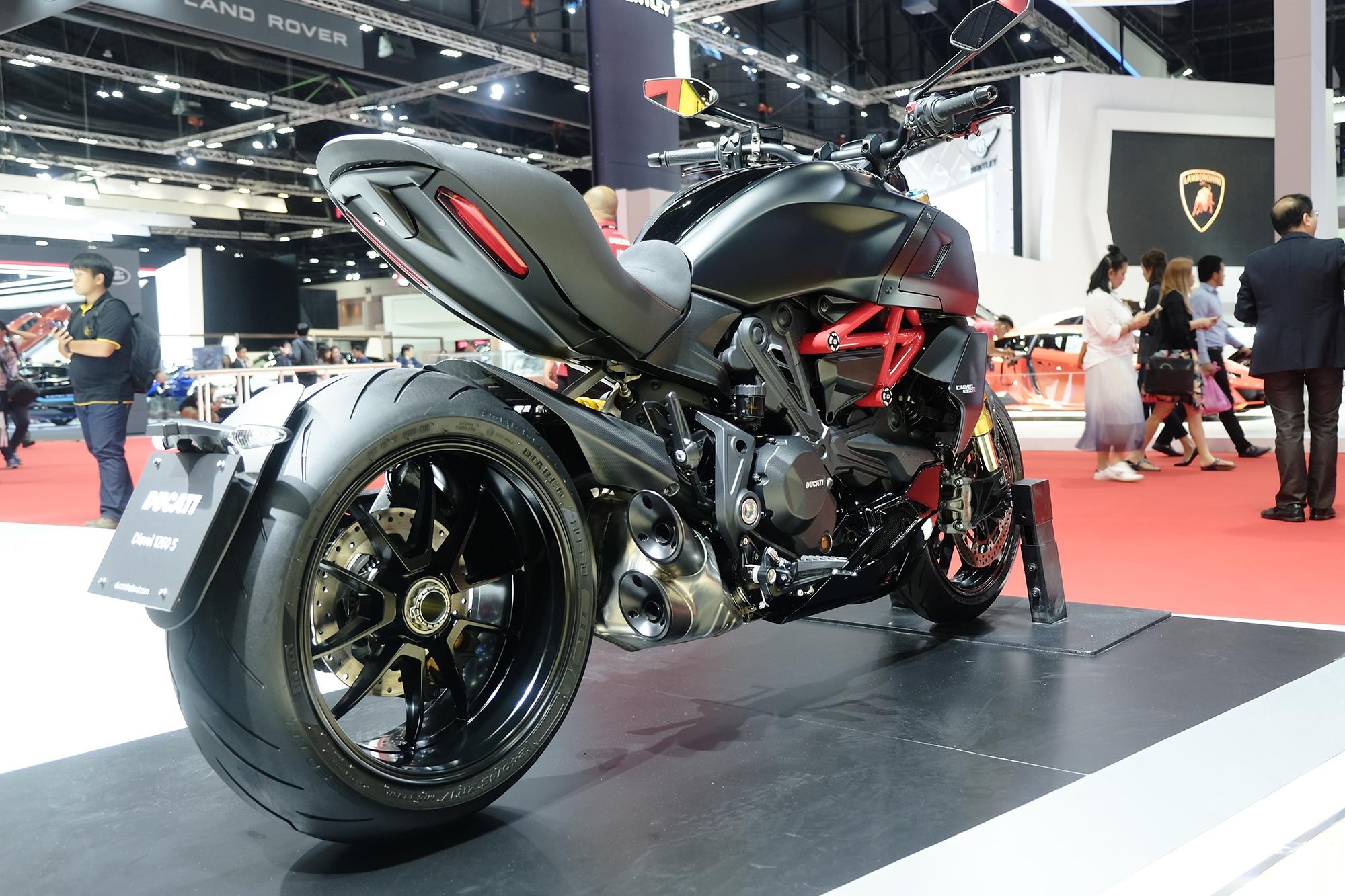 Ducati Diavel 1260 ra mat anh 2