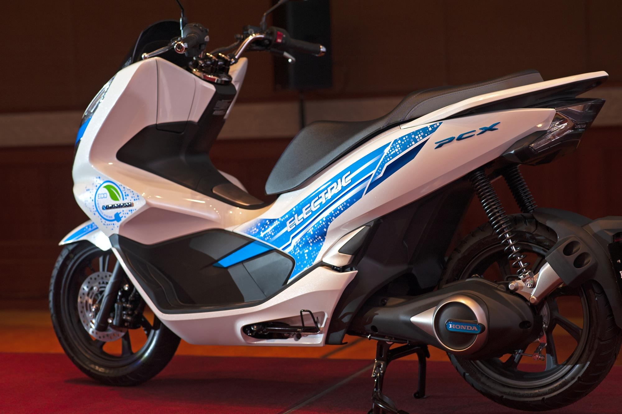 Honda PCX Electric ra mat anh 3