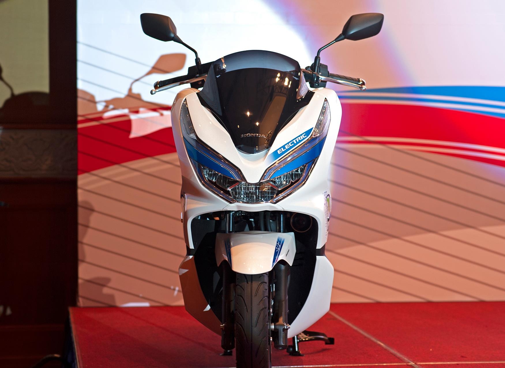 Honda PCX Electric ra mat anh 4