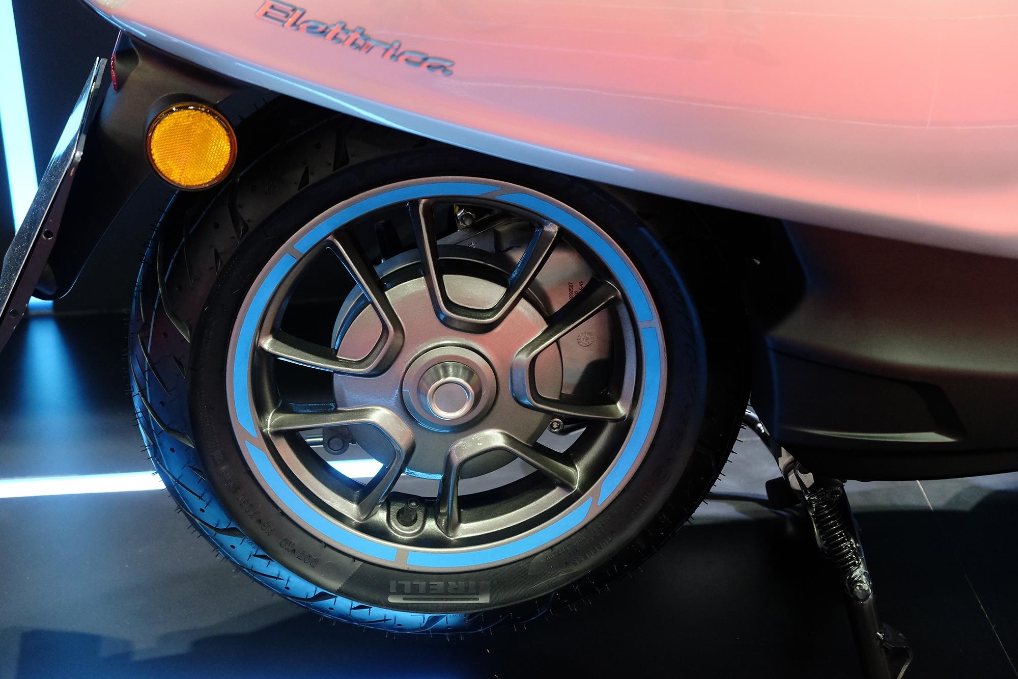 Xe điện Vespa Elettrica ra mắt  ảnh 5 Xe dien Vespa Elettrica ra mat anh 5