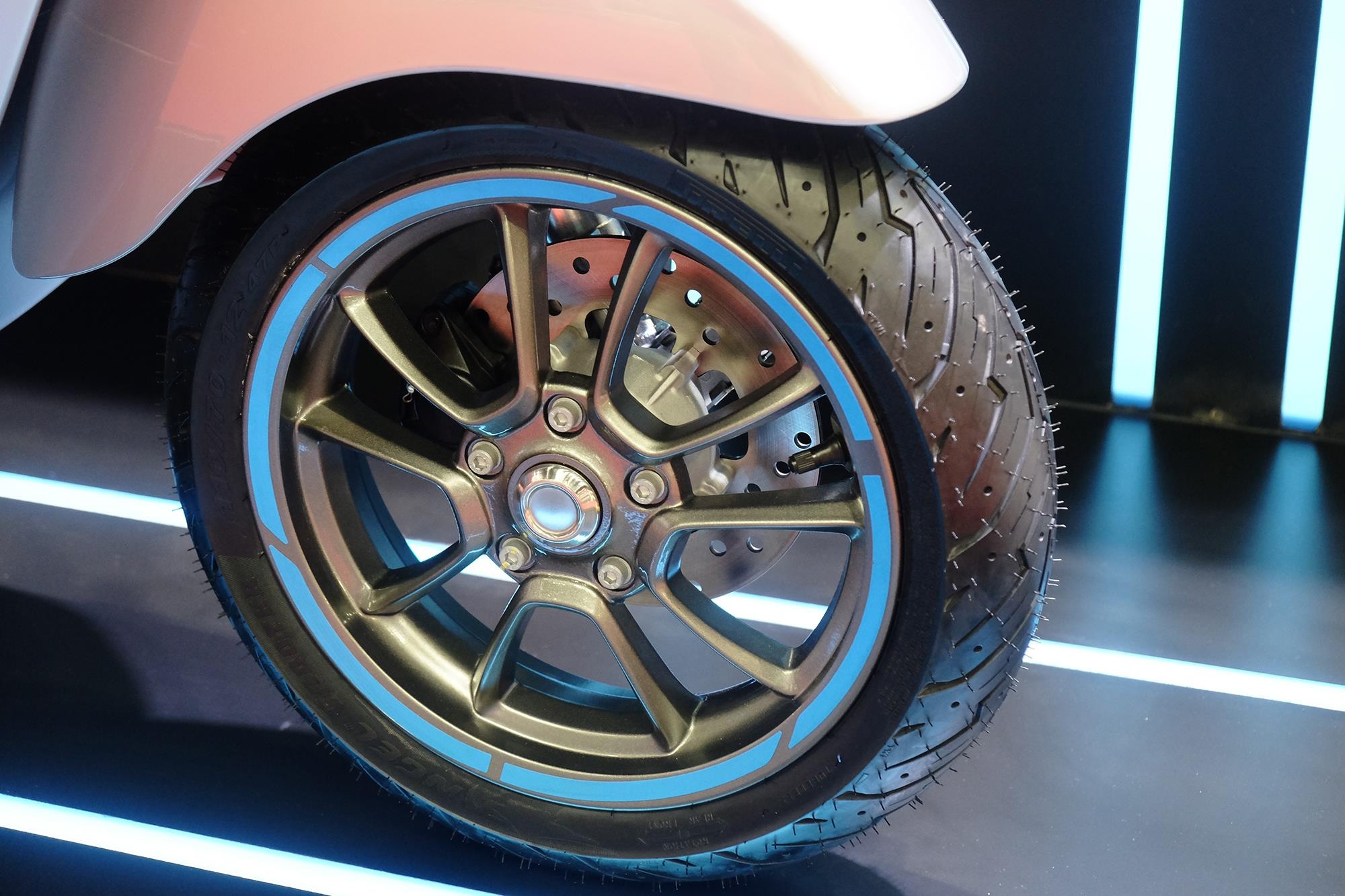 Xe điện Vespa Elettrica ra mắt  ảnh 8 Xe dien Vespa Elettrica ra mat anh 8